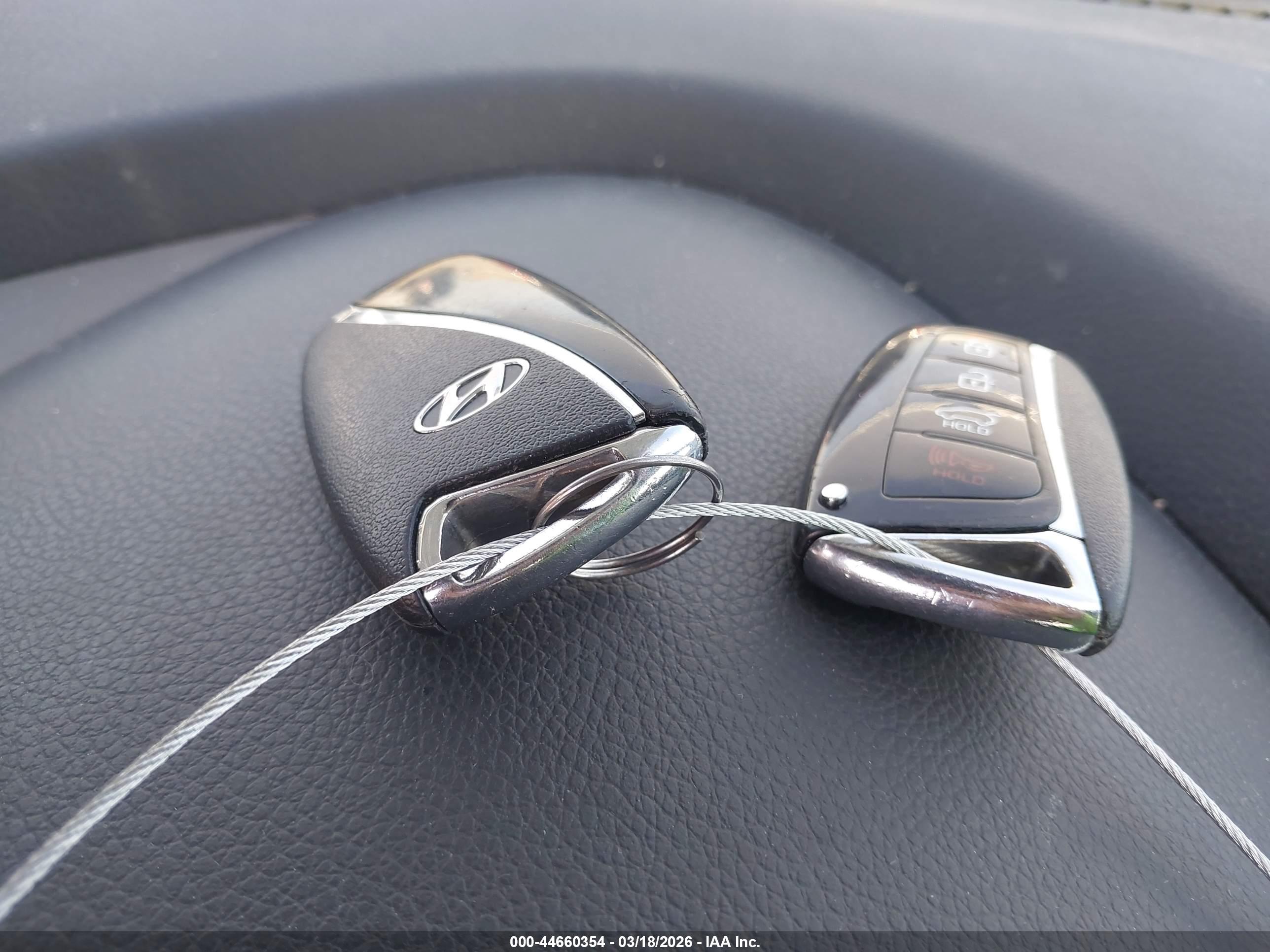 HYUNDAI SANTA image 11