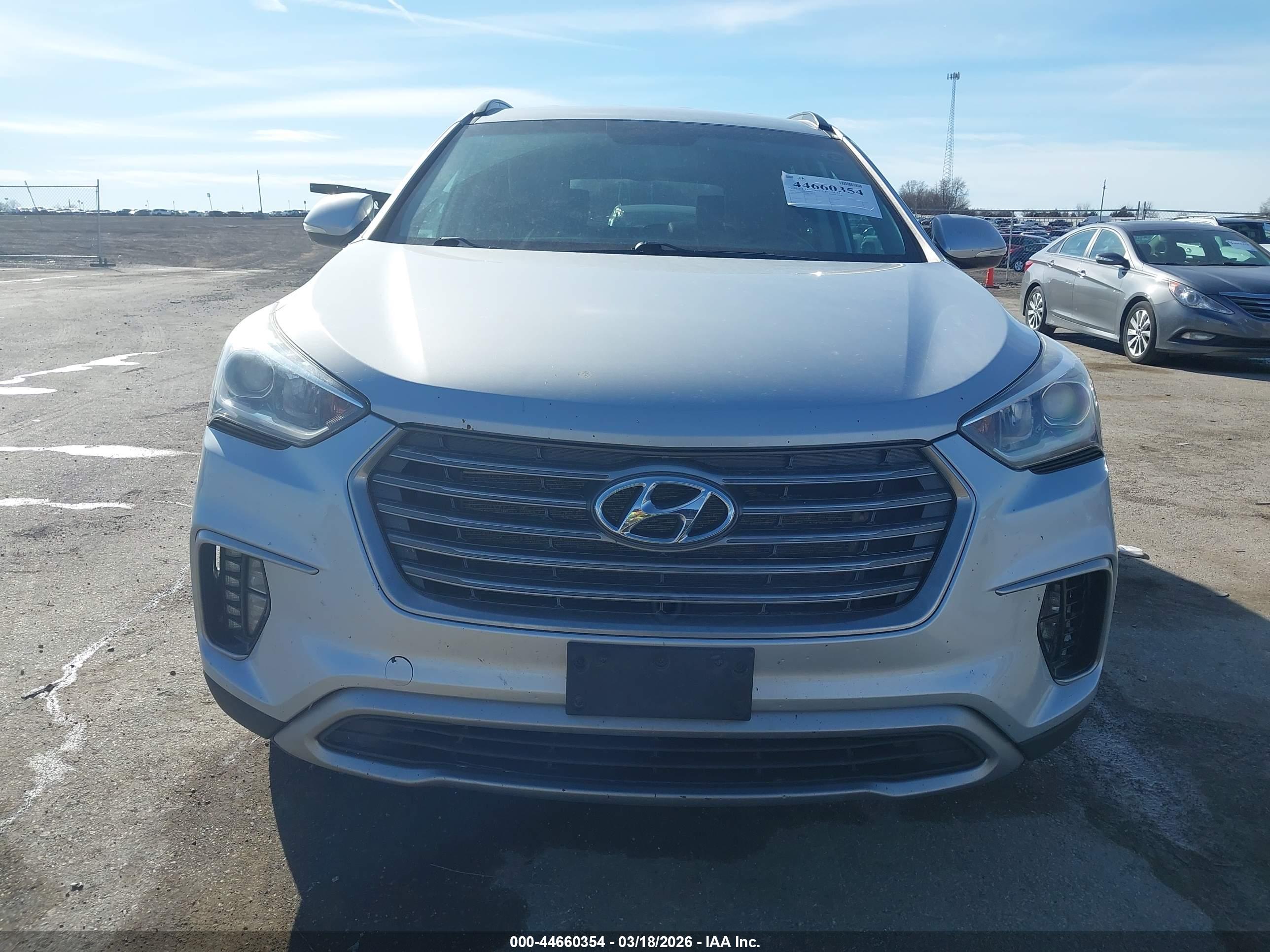HYUNDAI SANTA image 6