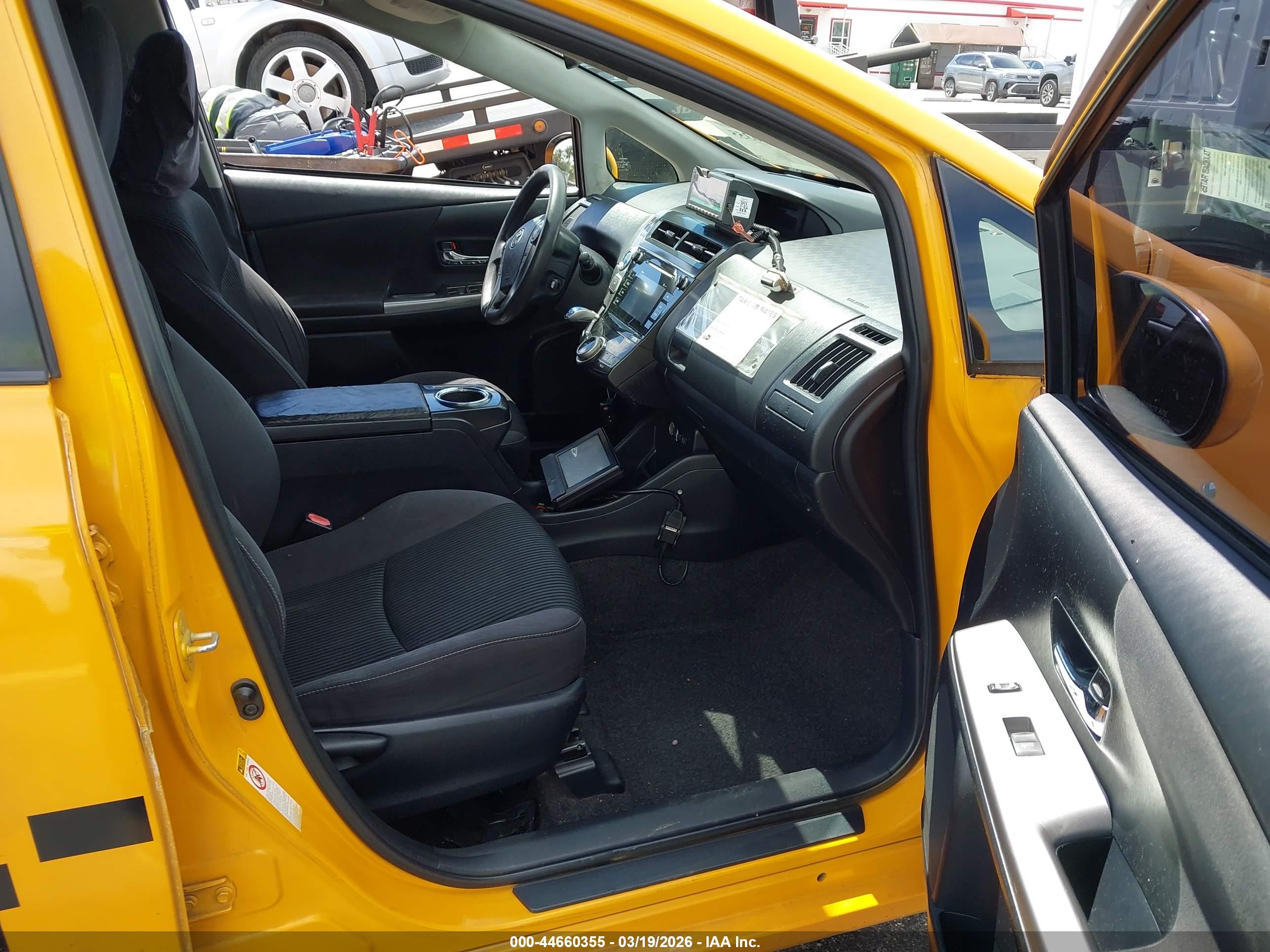TOYOTA PRIUS image 5
