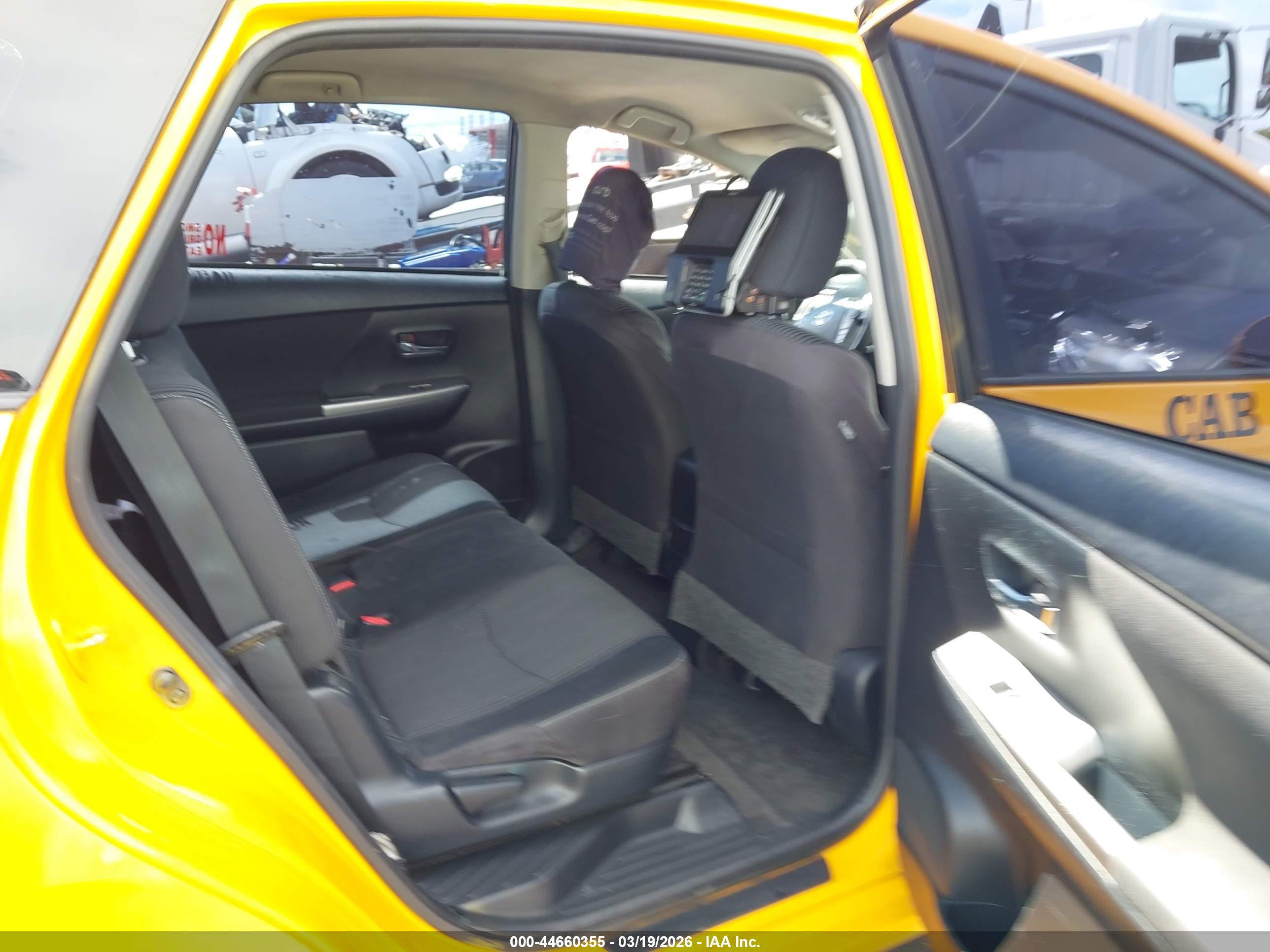 TOYOTA PRIUS image 8