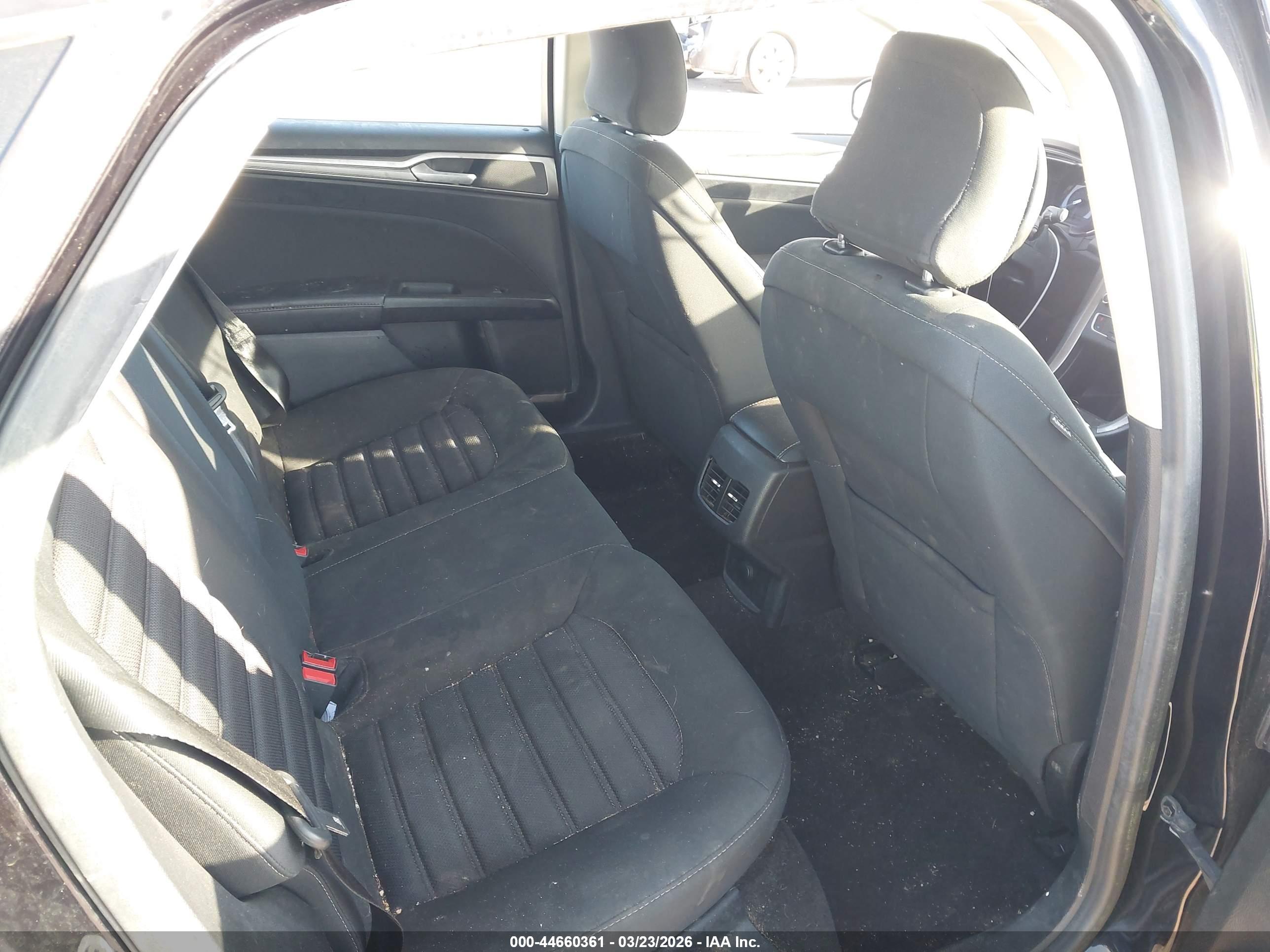 FORD FUSION image 8