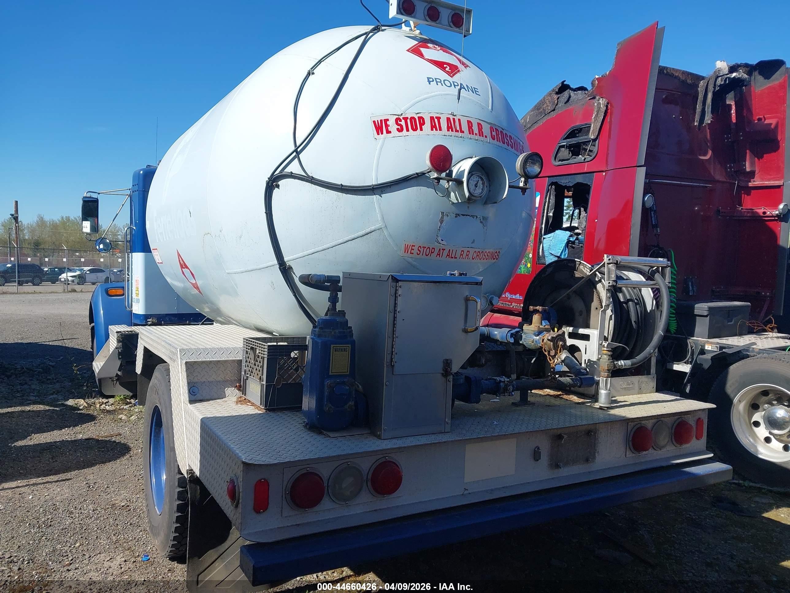 KENWORTH CONSTRUCTION image 3