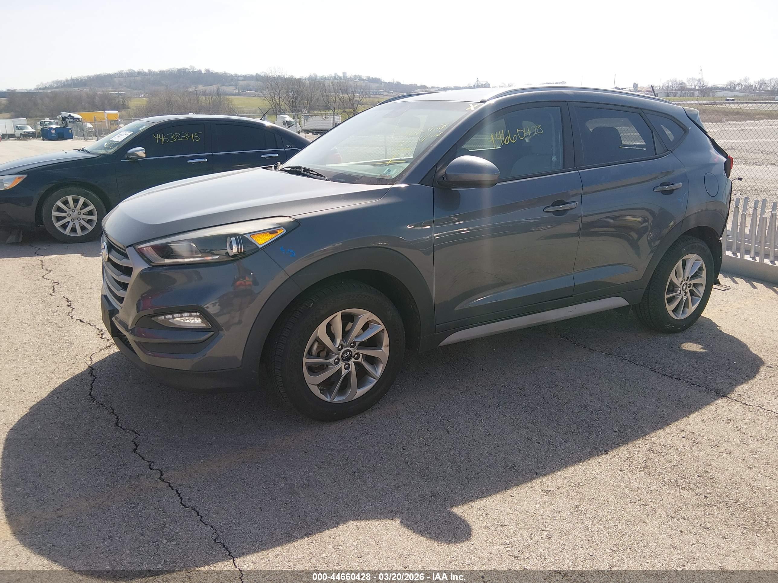 HYUNDAI TUCSON image 2