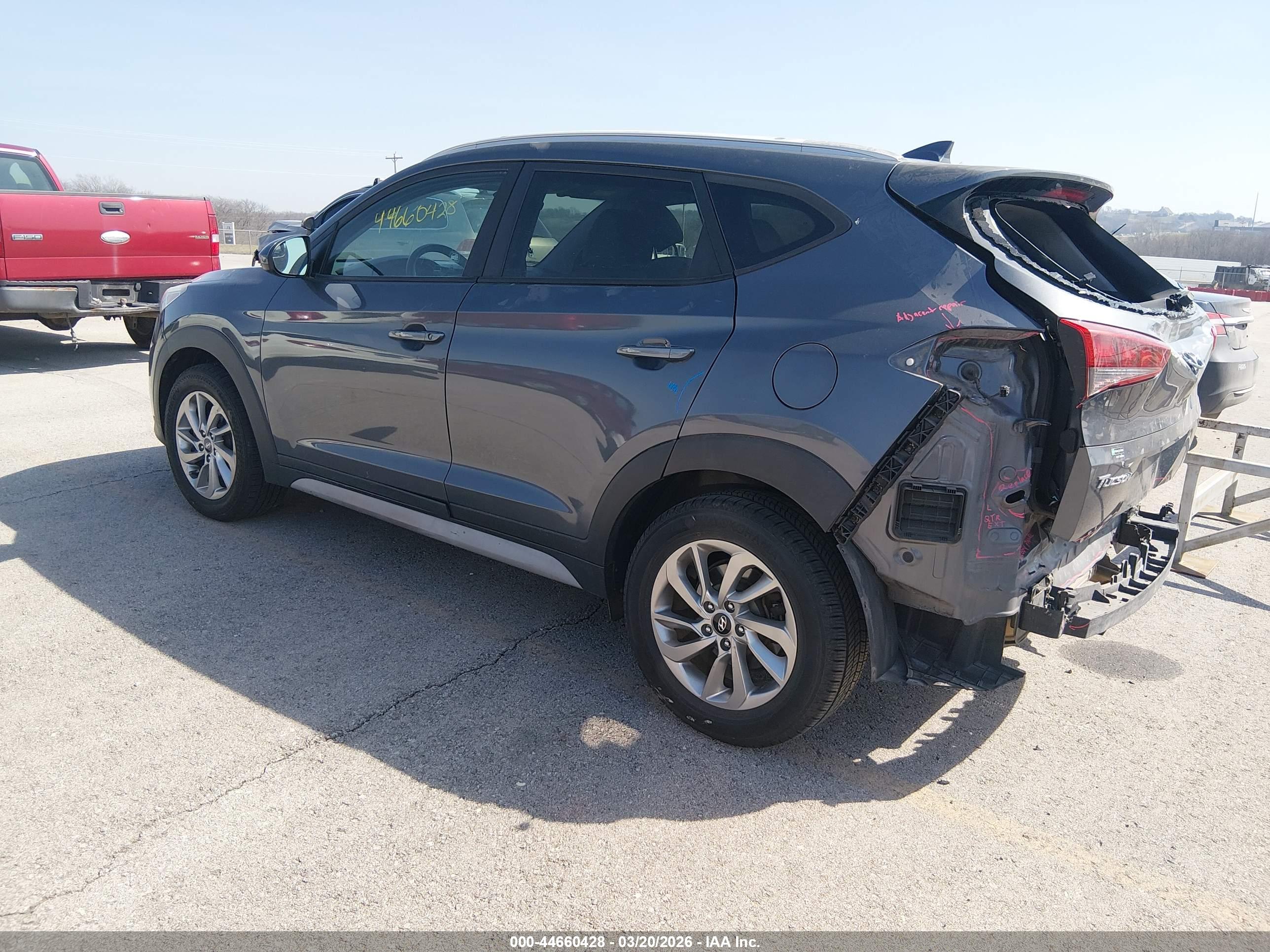 HYUNDAI TUCSON image 3