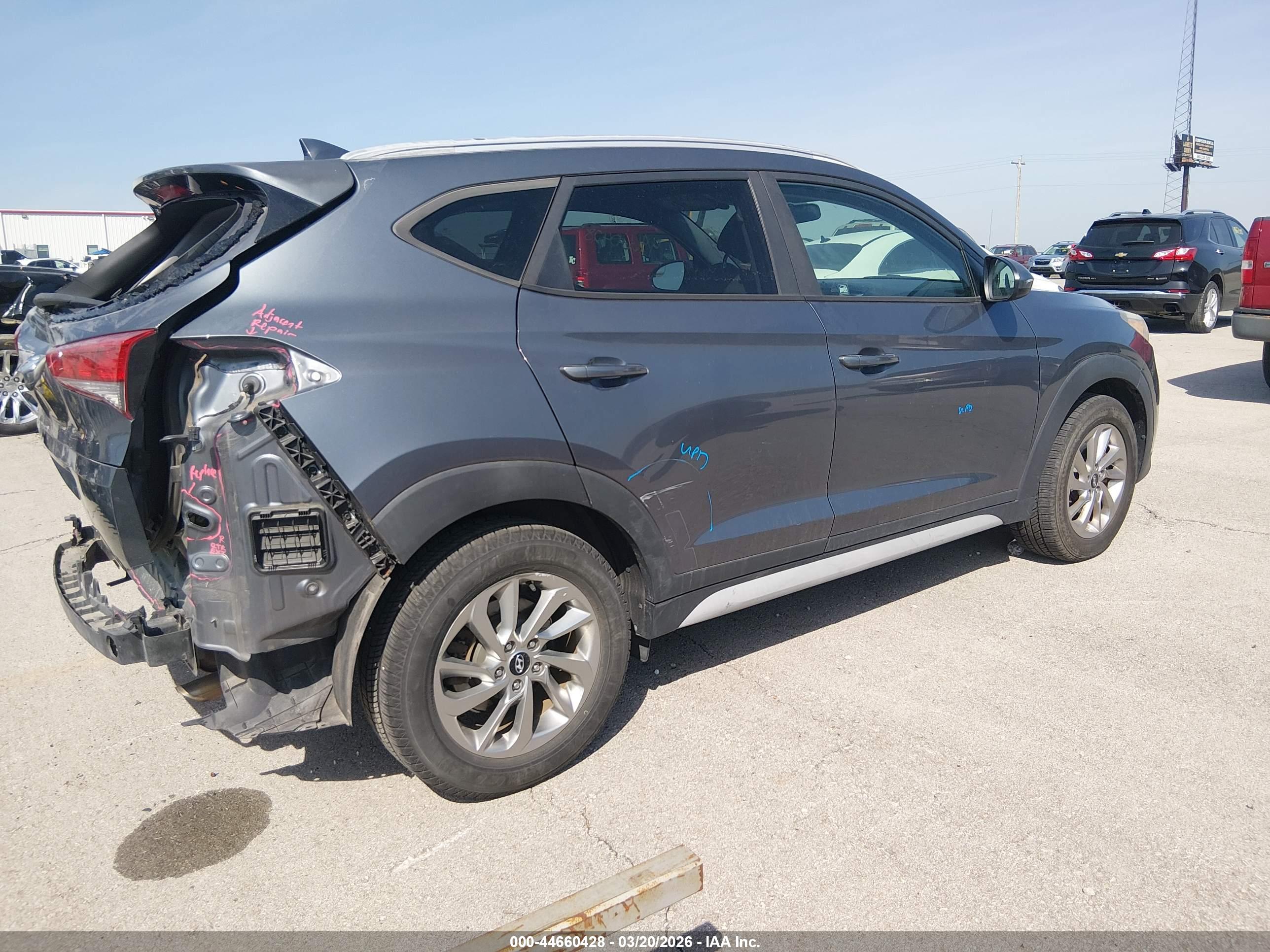 HYUNDAI TUCSON image 4