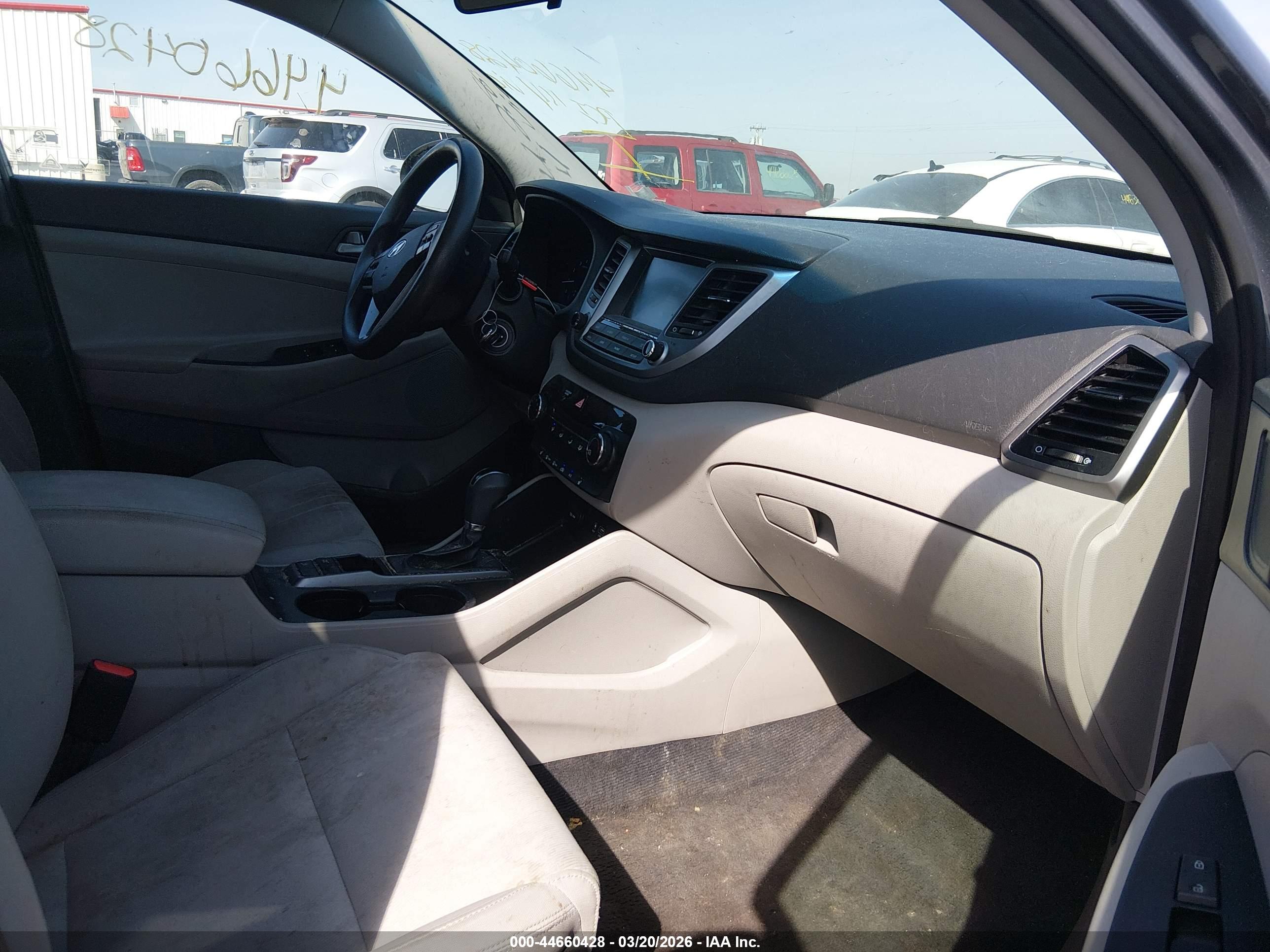 HYUNDAI TUCSON image 5