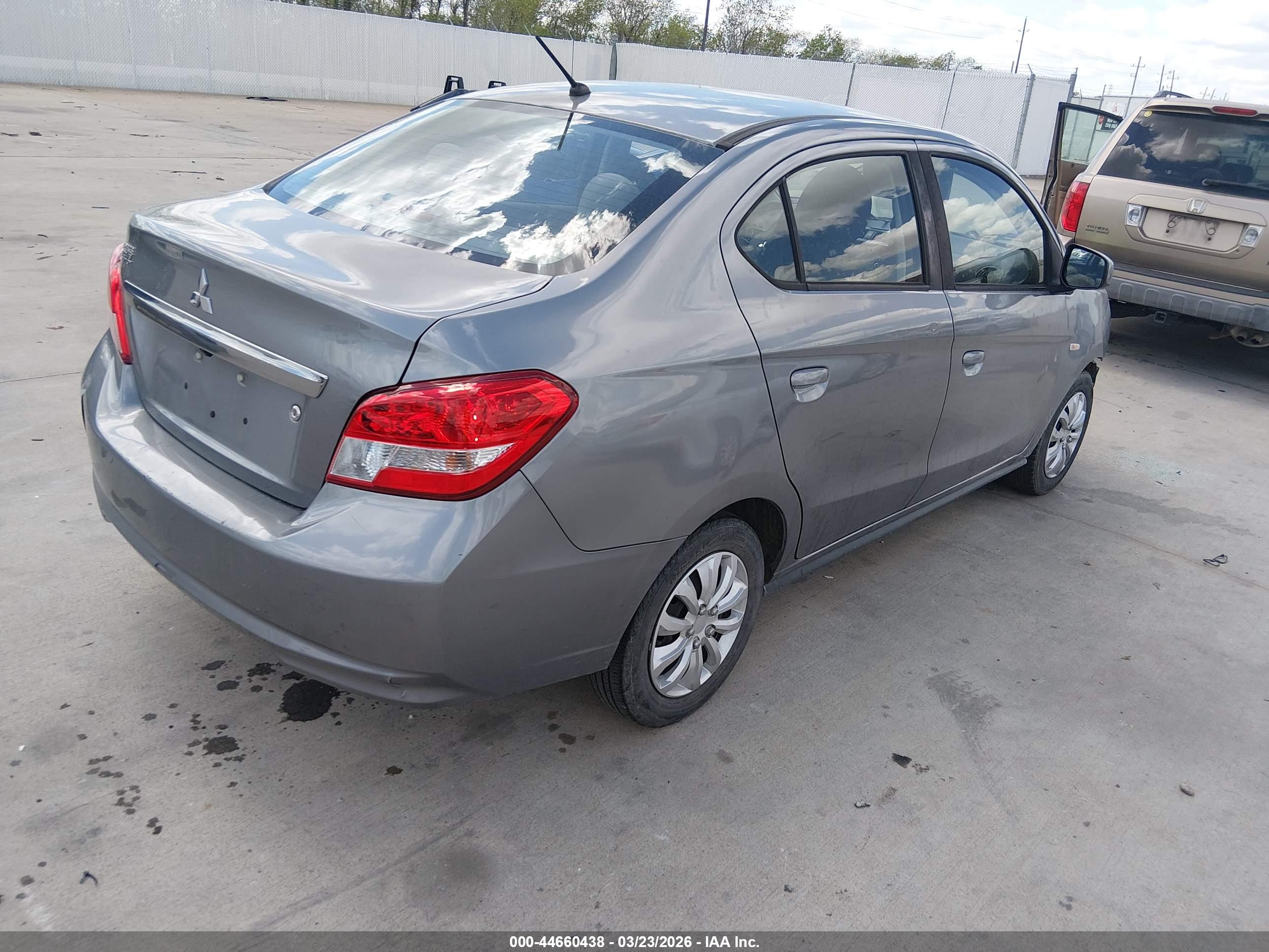 MITSUBISHI MIRAGE image 4