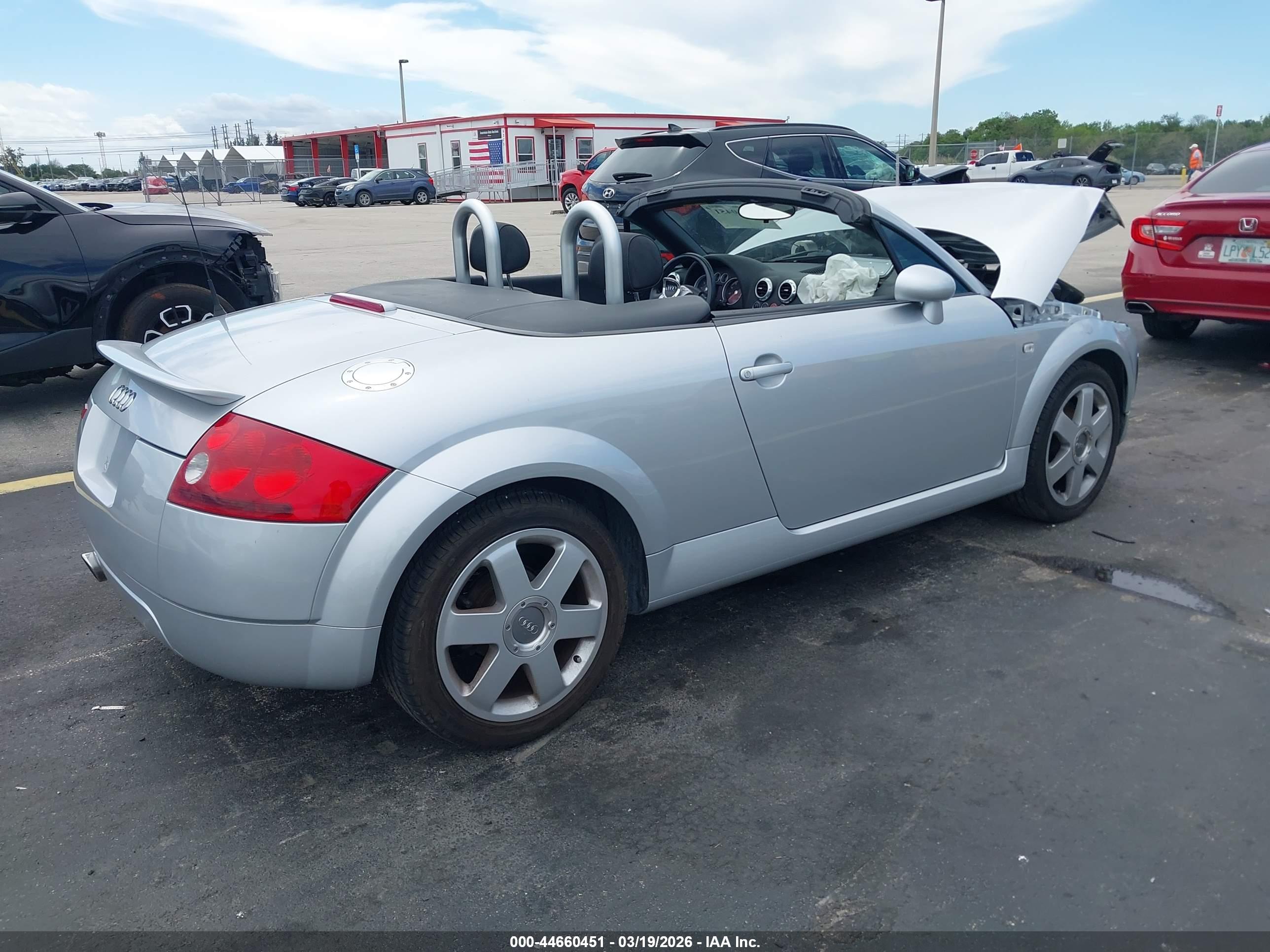 AUDI TT image 4