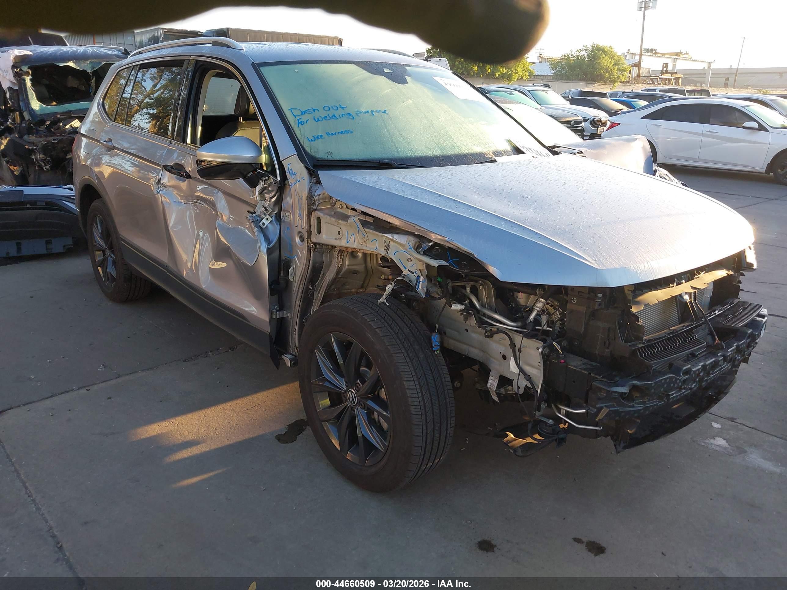 VOLKSWAGEN TIGUAN image 6