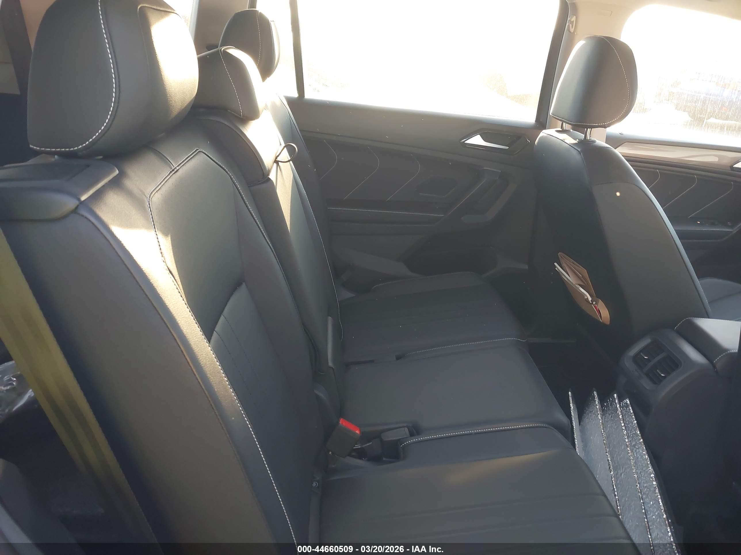VOLKSWAGEN TIGUAN image 8