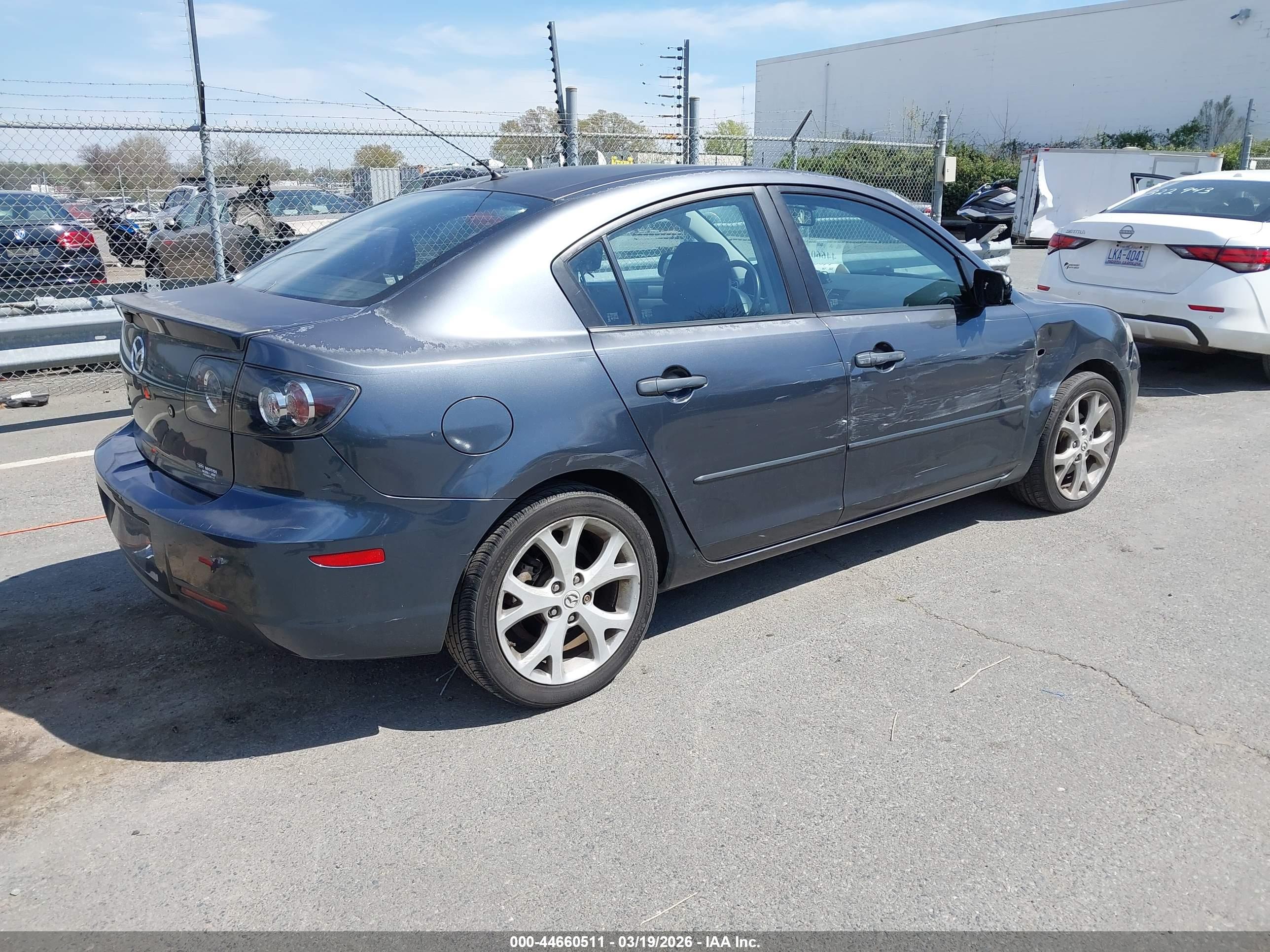 MAZDA MAZDA3 image 4