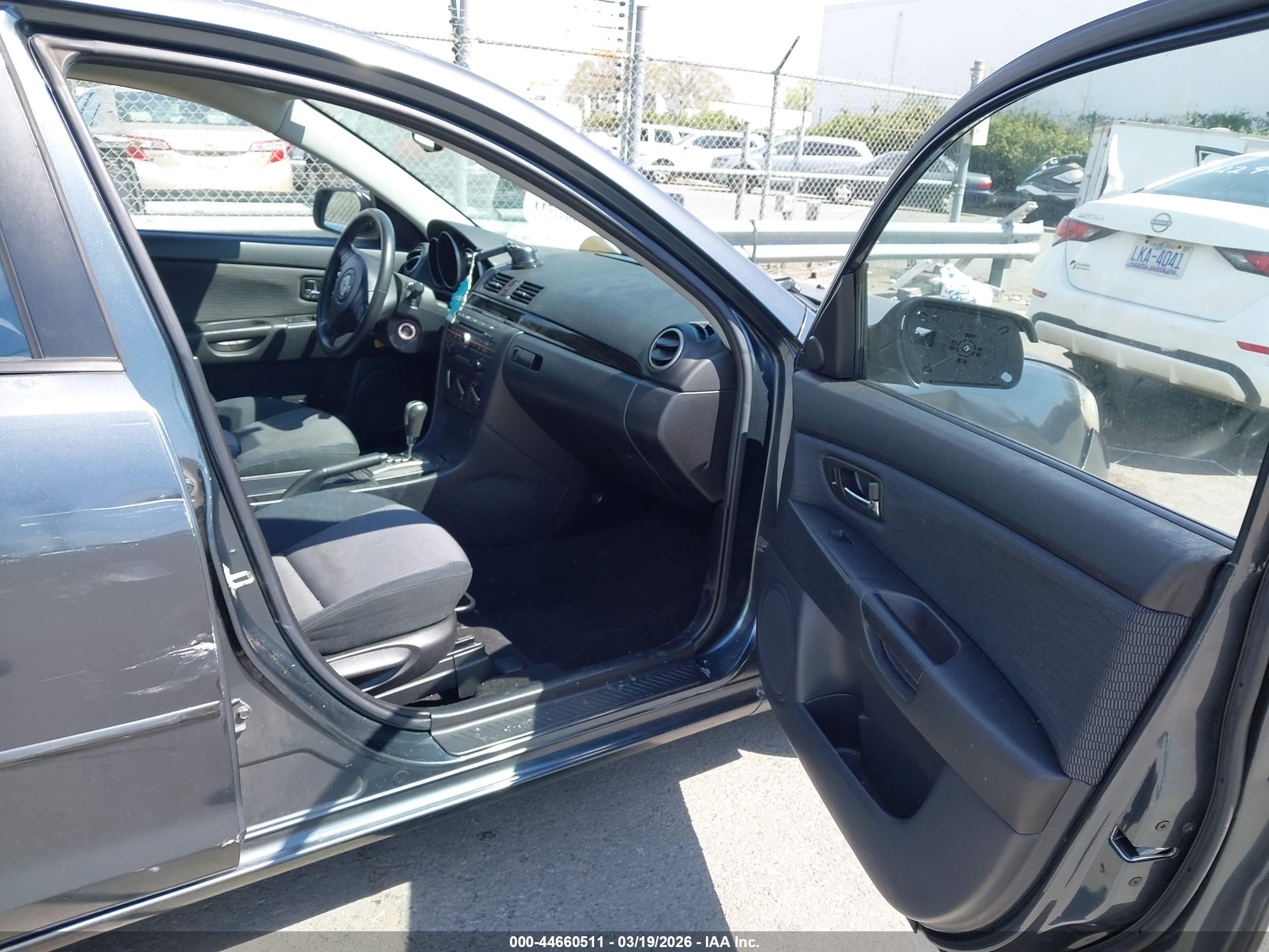 MAZDA MAZDA3 image 5