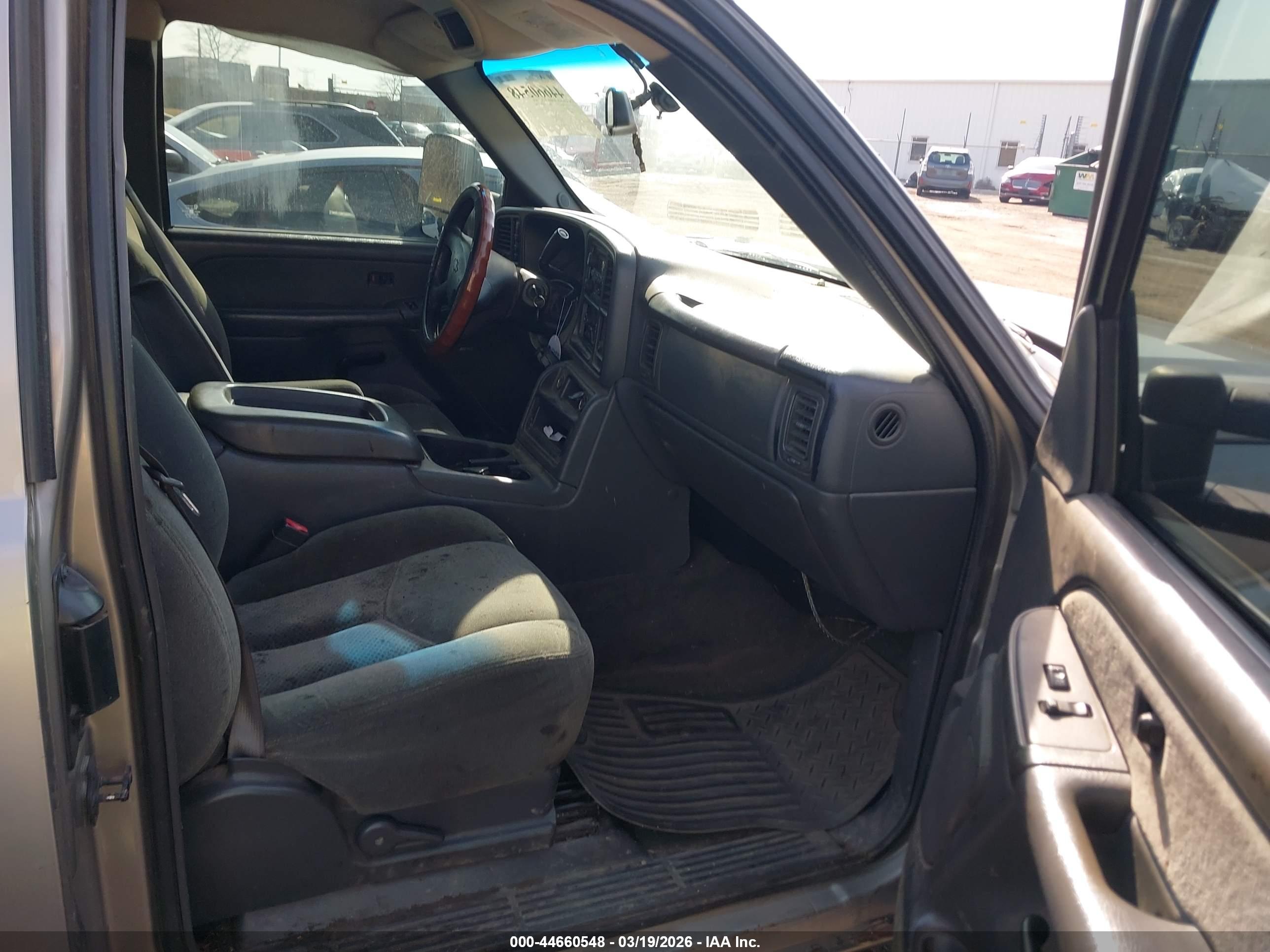 CHEVROLET SILVERADO image 5