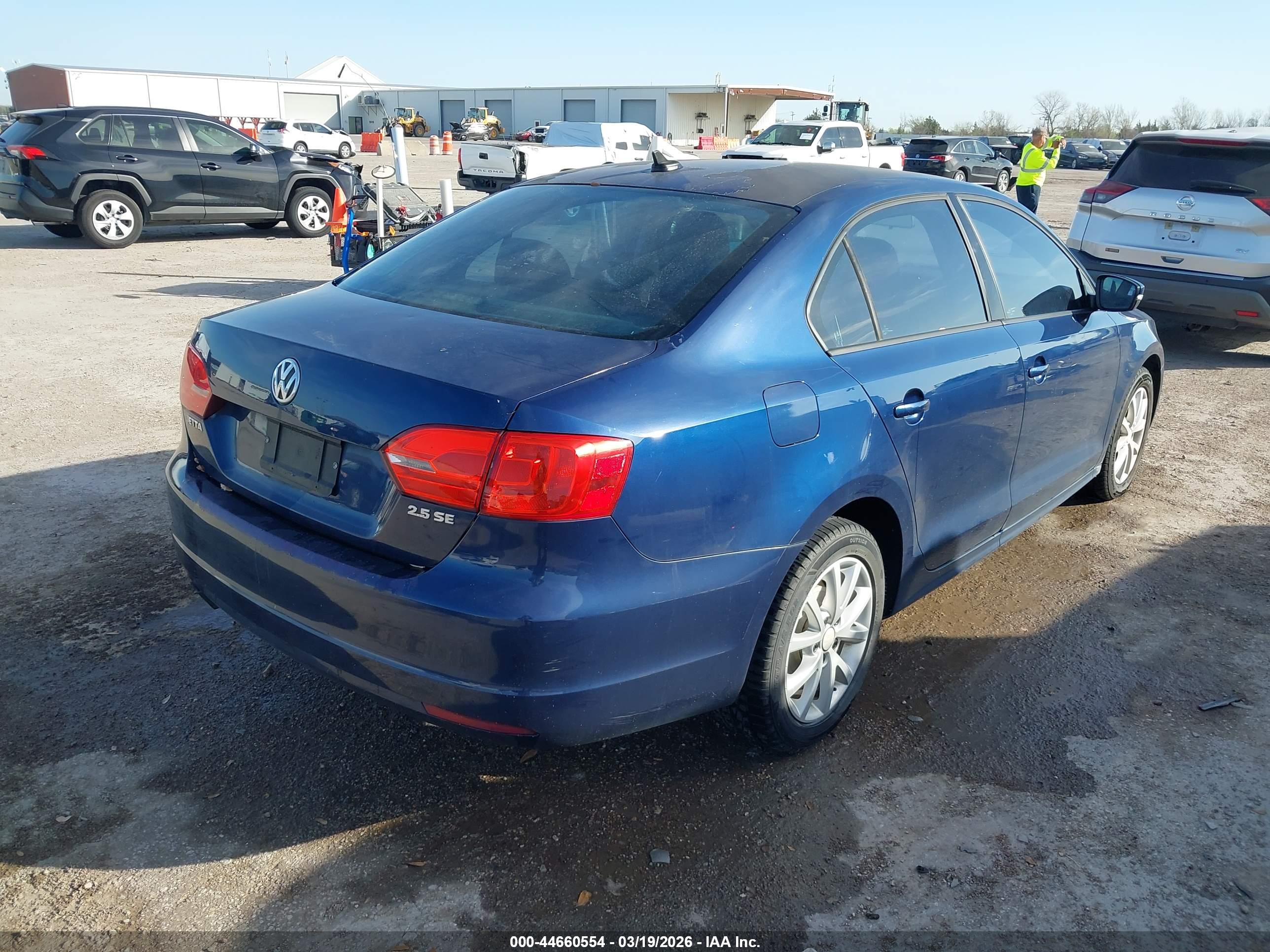 VOLKSWAGEN JETTA image 4