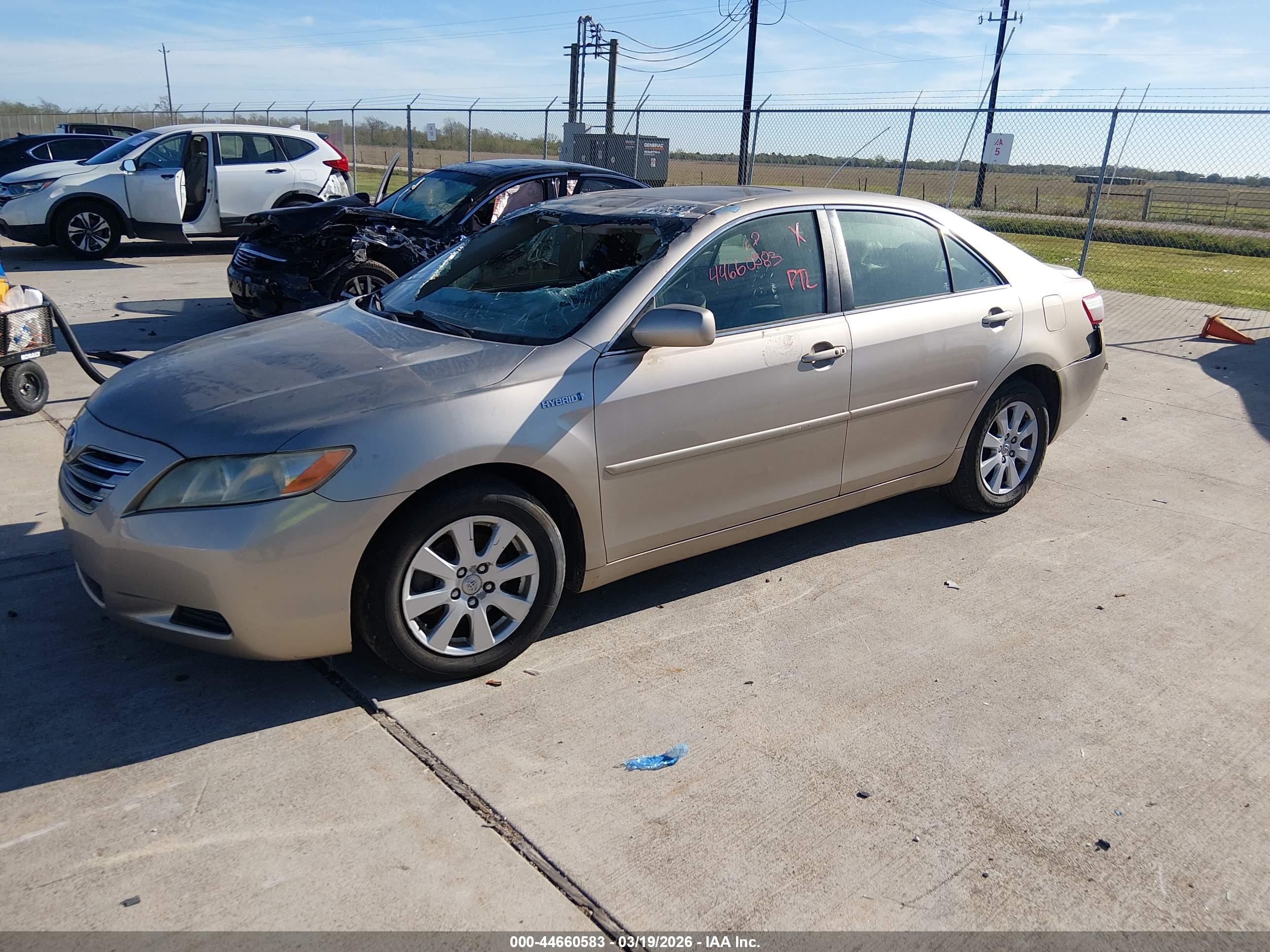 TOYOTA CAMRY image 2