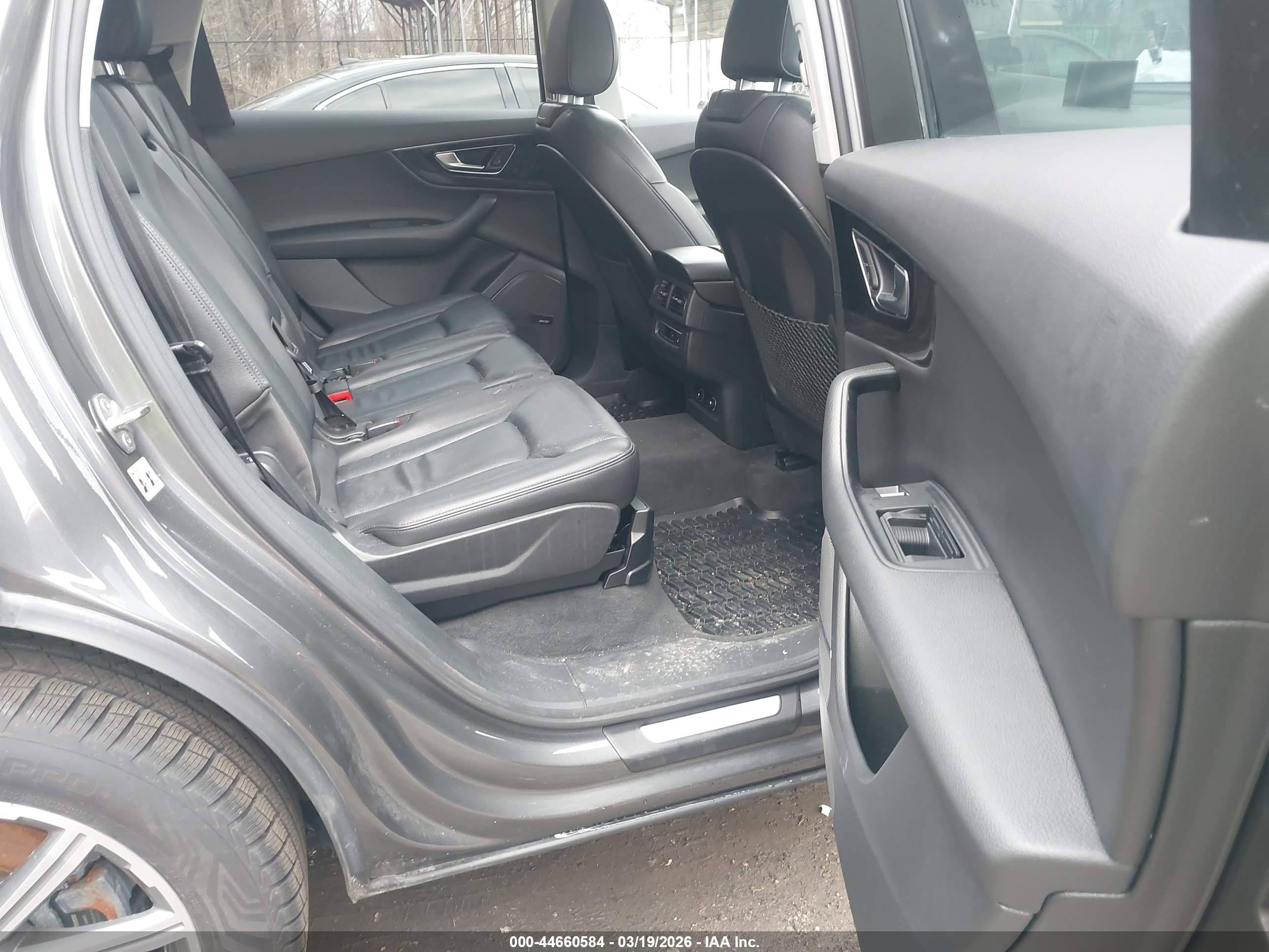 AUDI Q7 image 8