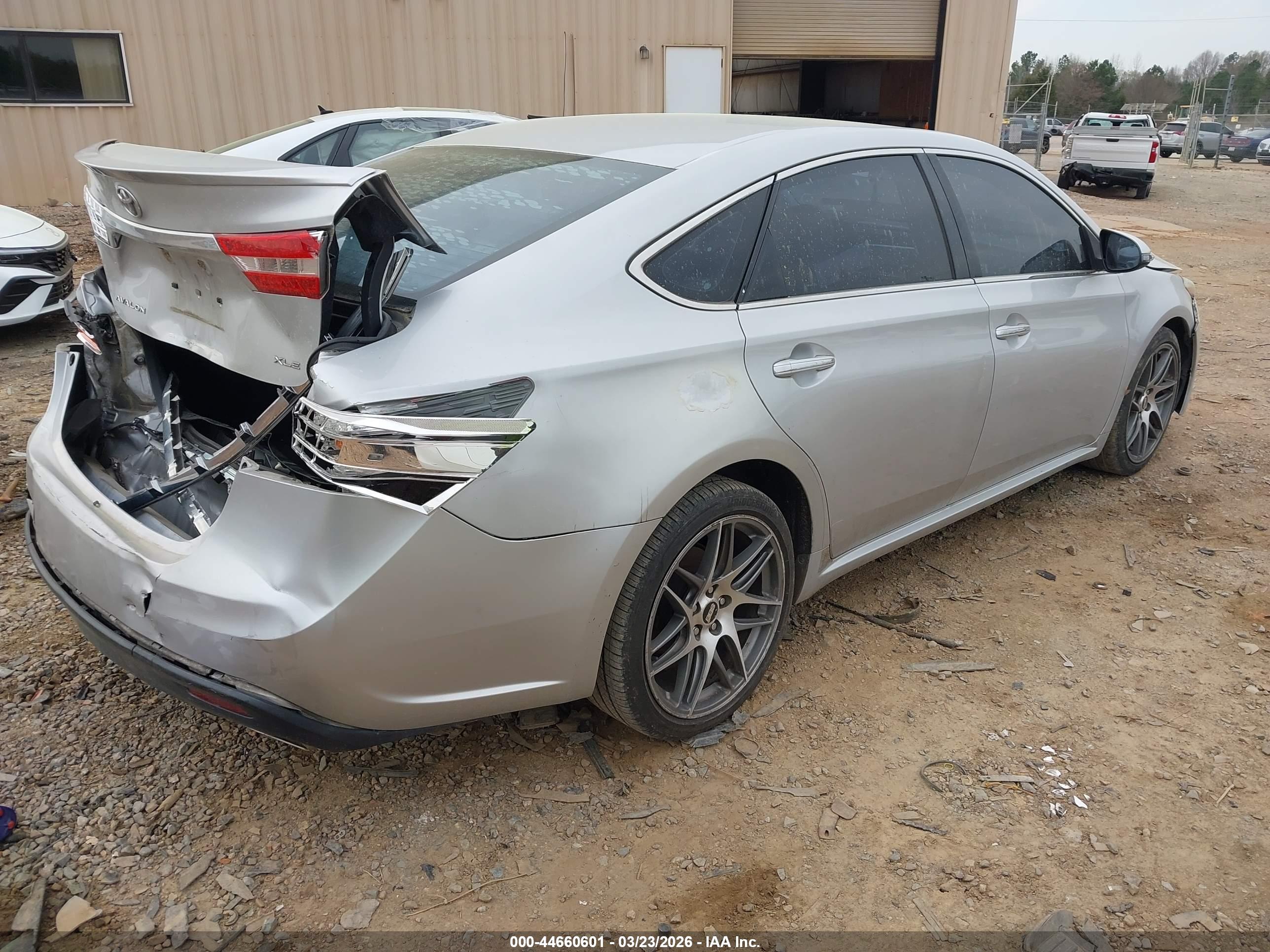 TOYOTA AVALON image 4