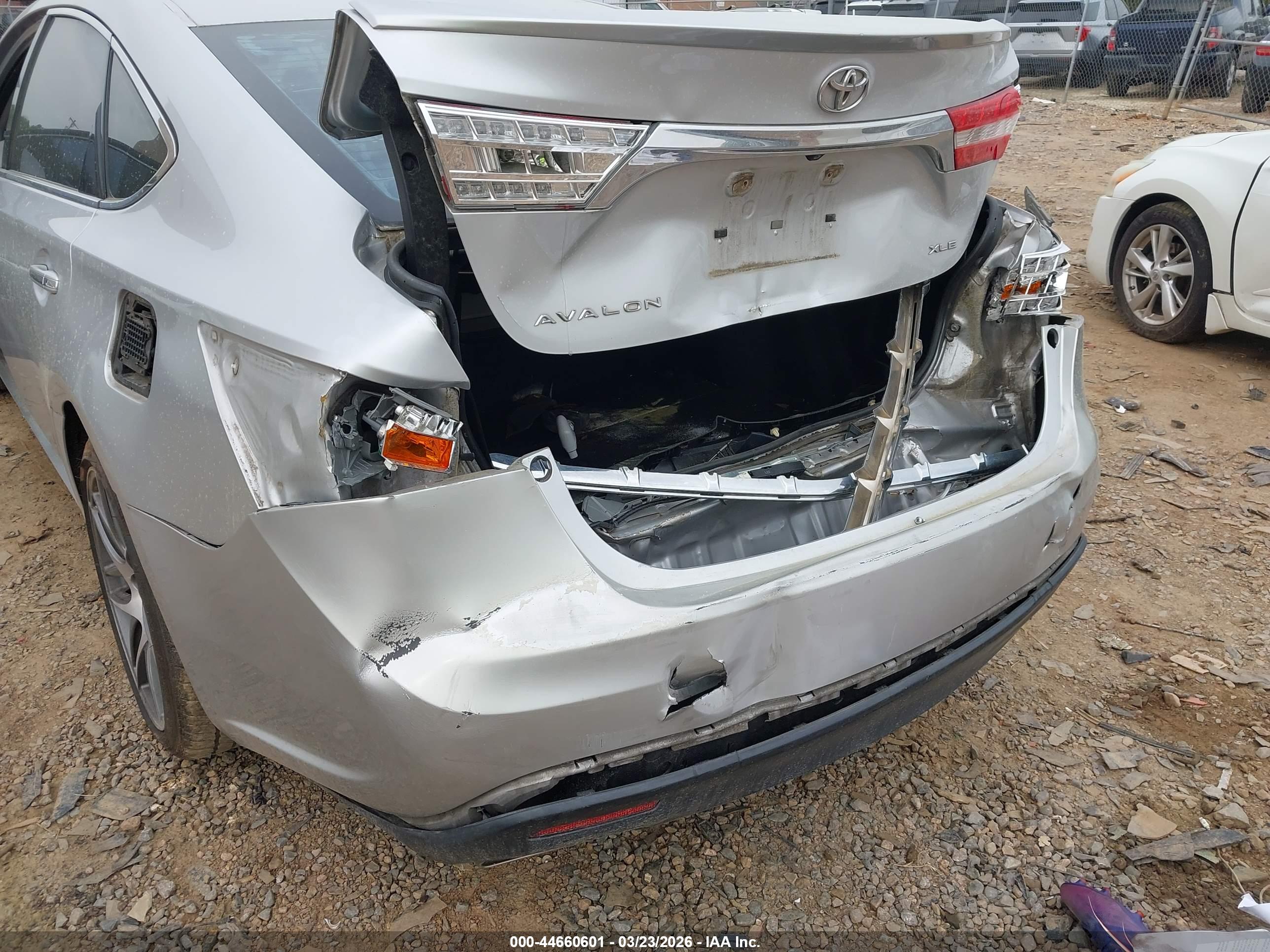 TOYOTA AVALON image 6