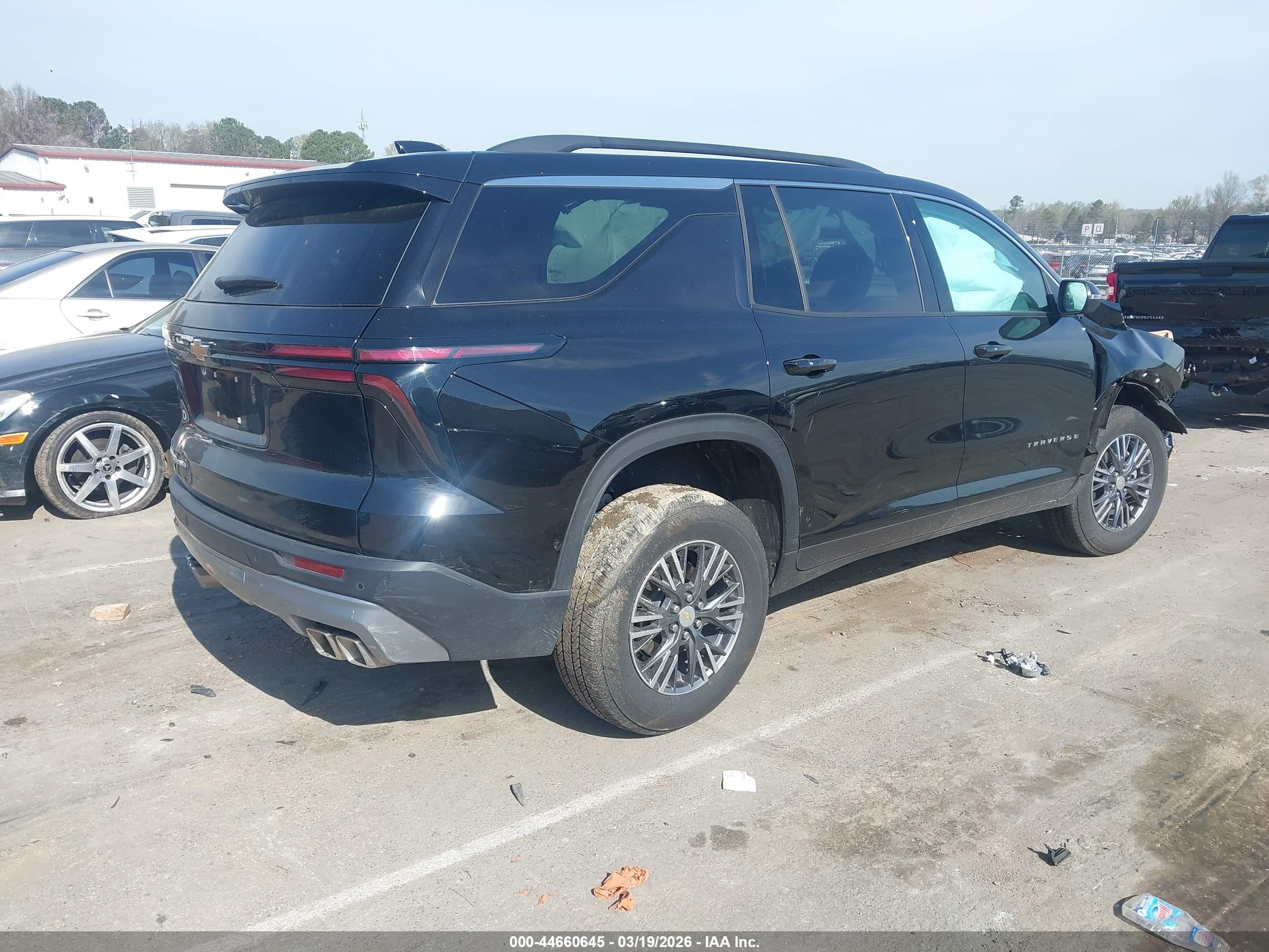 CHEVROLET TRAVERSE image 4