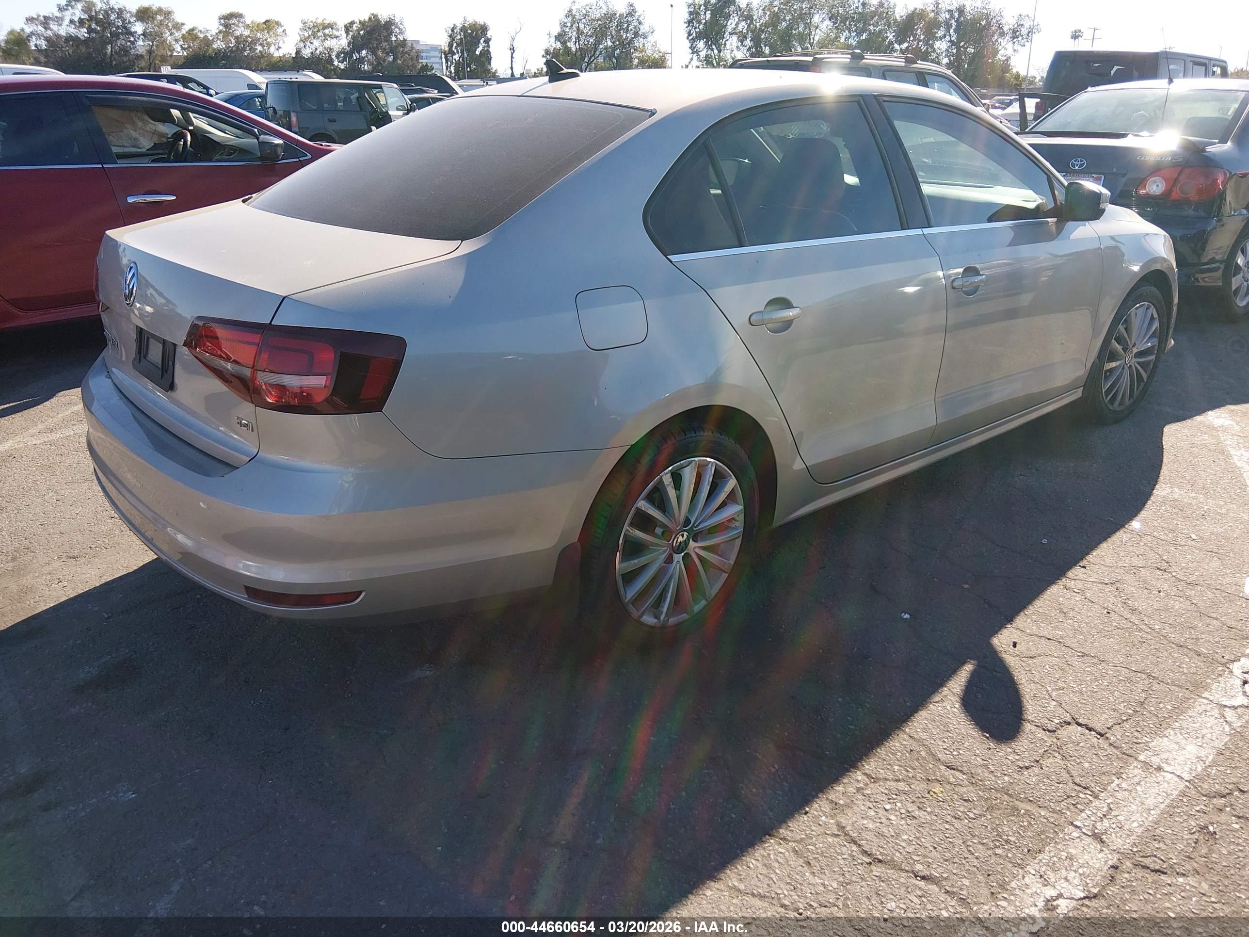 VOLKSWAGEN JETTA image 4