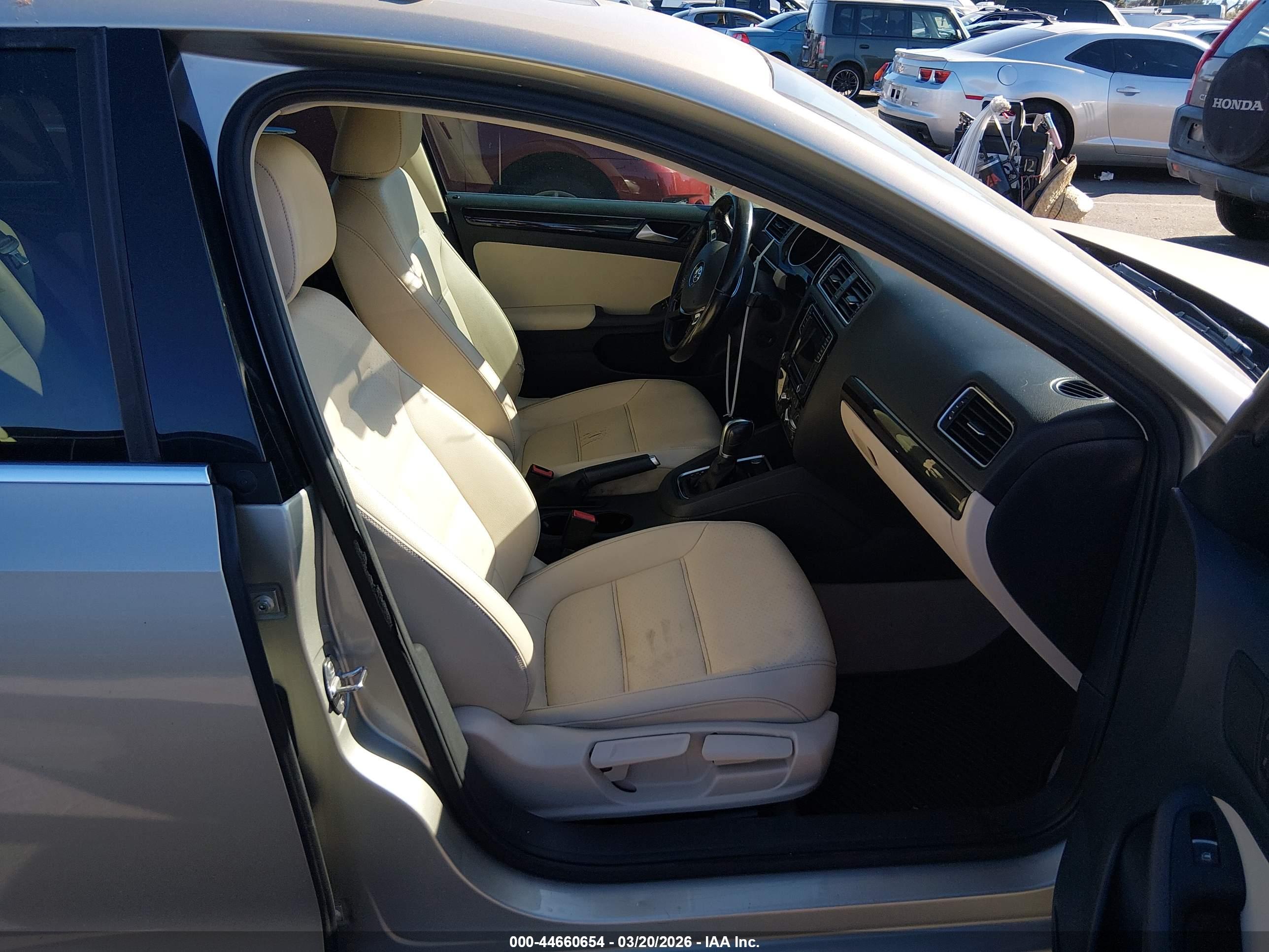 VOLKSWAGEN JETTA image 5