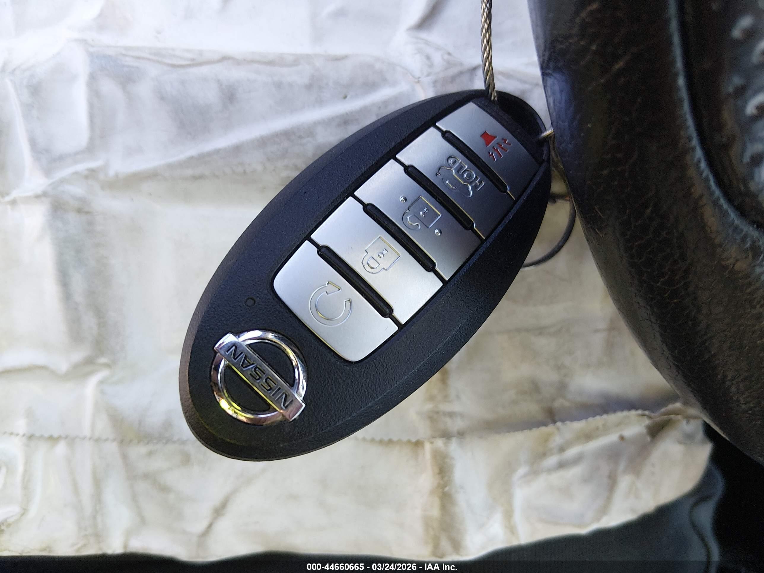 NISSAN MAXIMA image 11