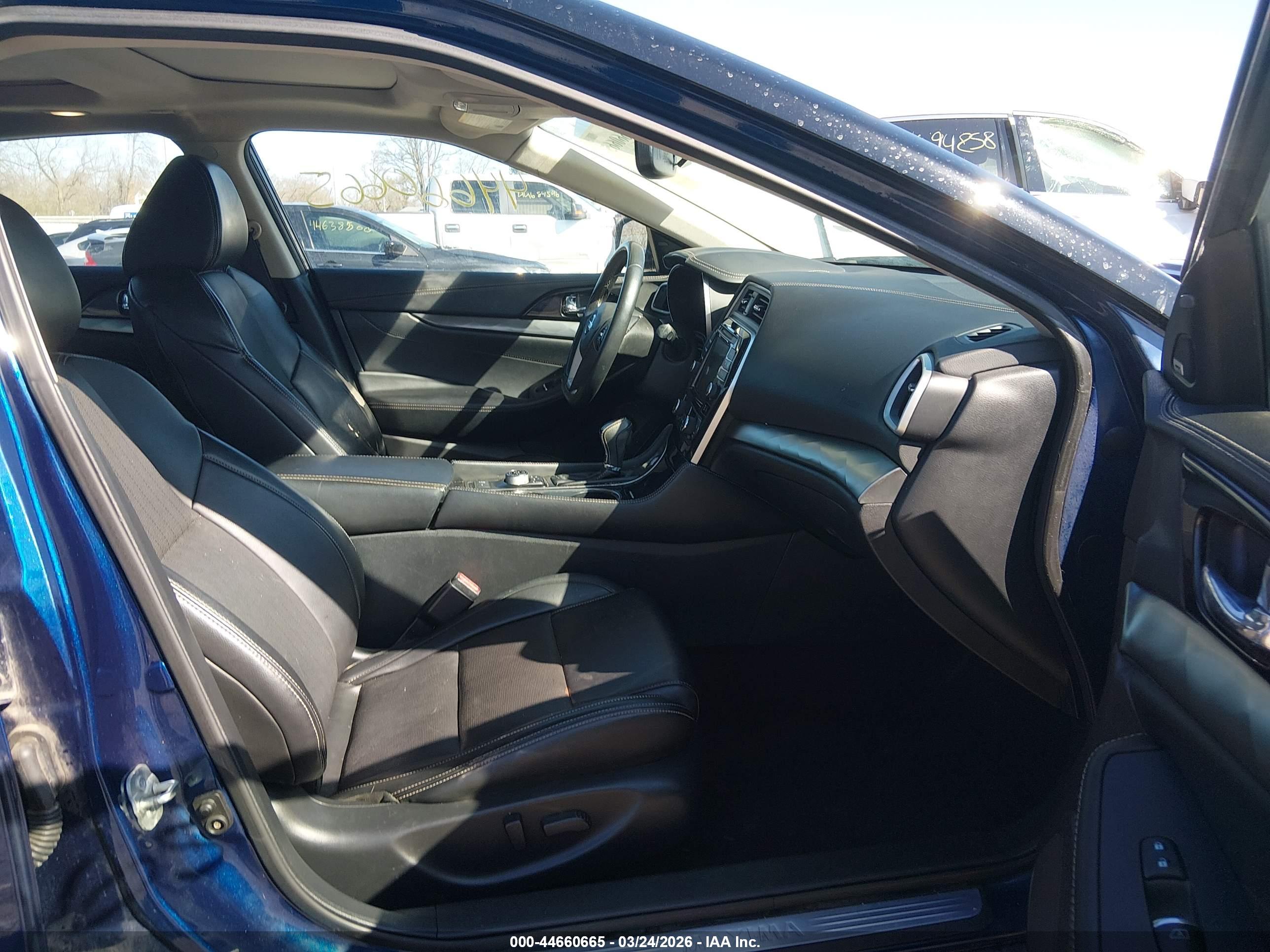 NISSAN MAXIMA image 5