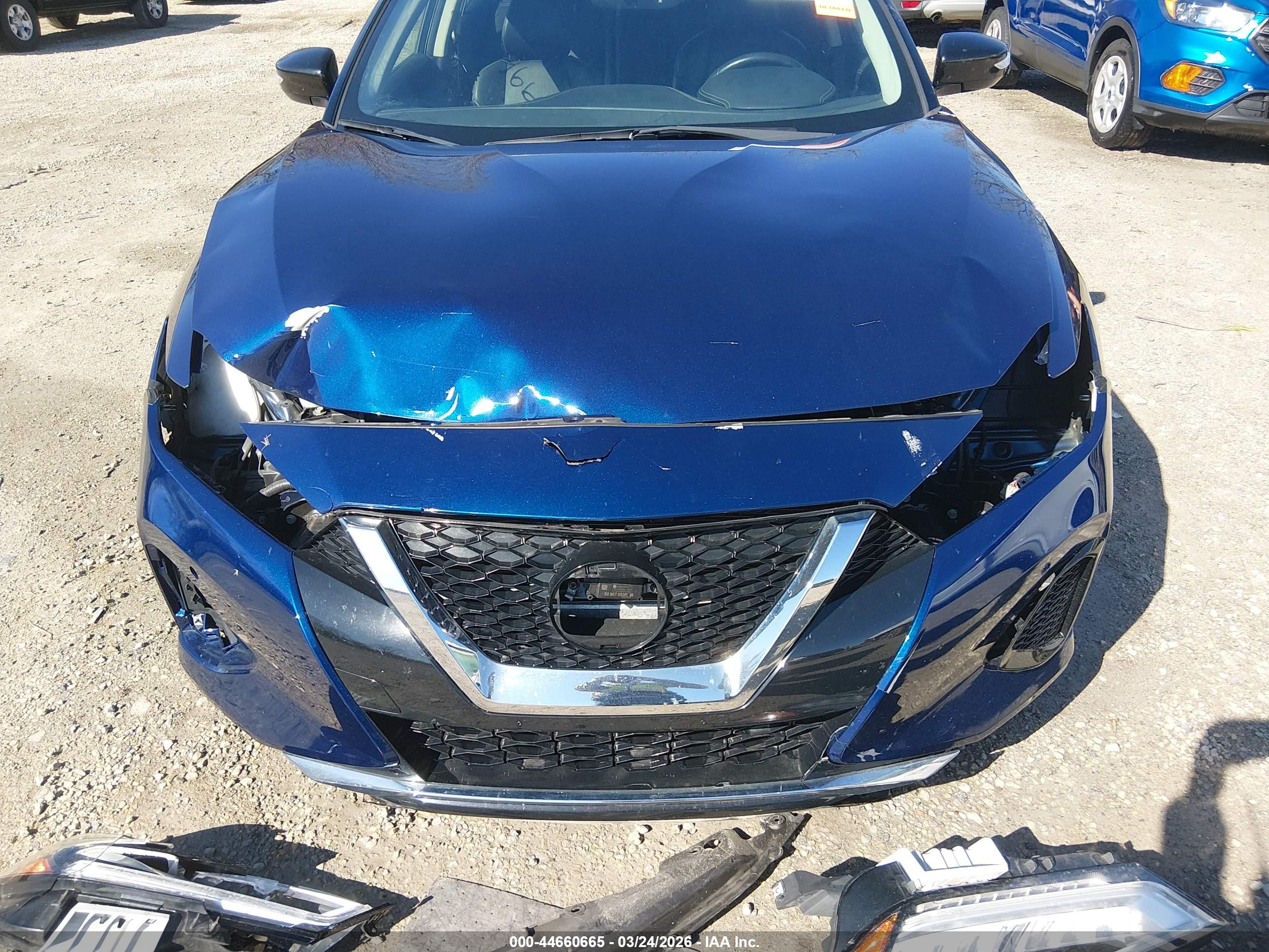 NISSAN MAXIMA image 6