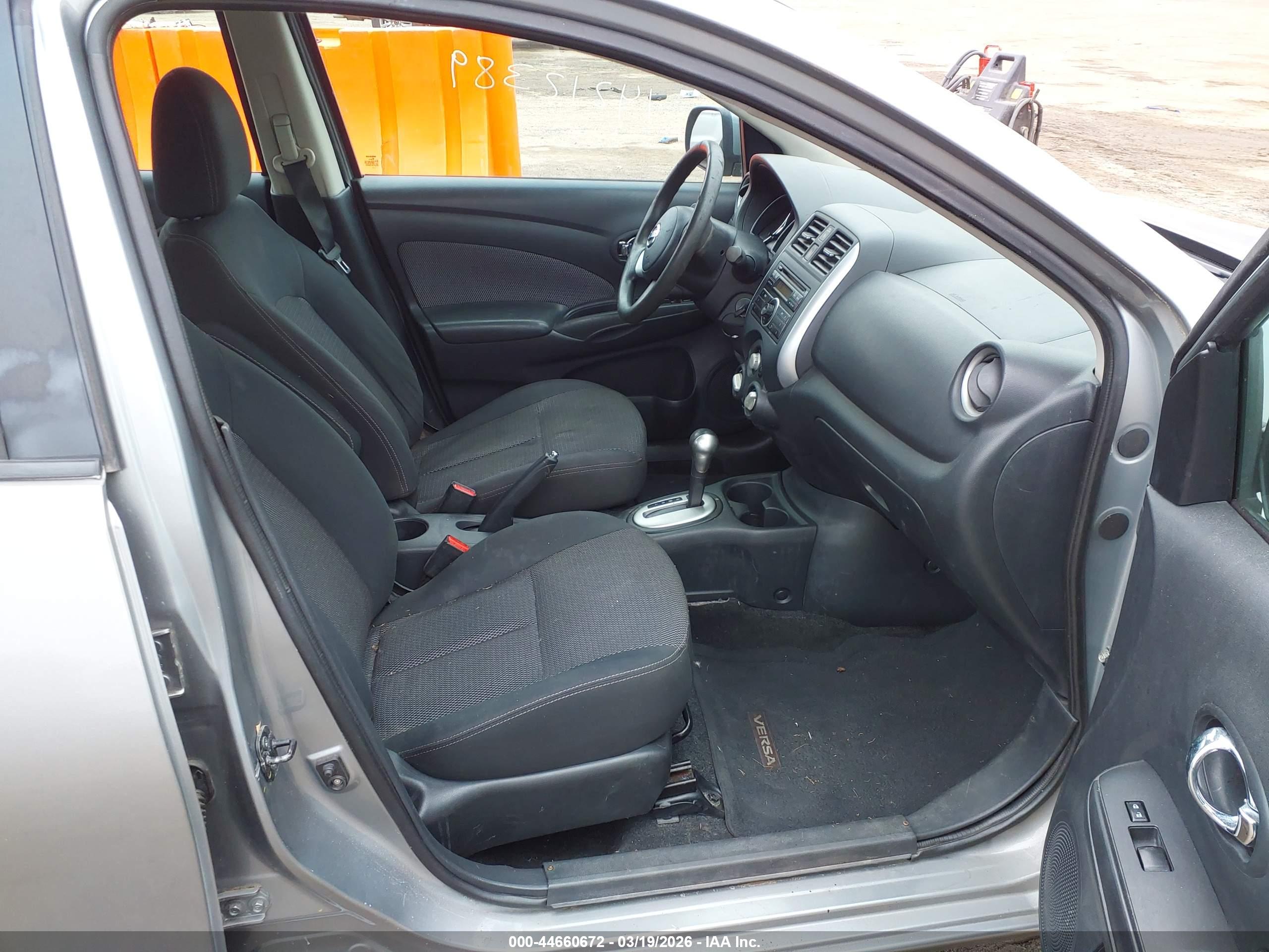 NISSAN VERSA image 5