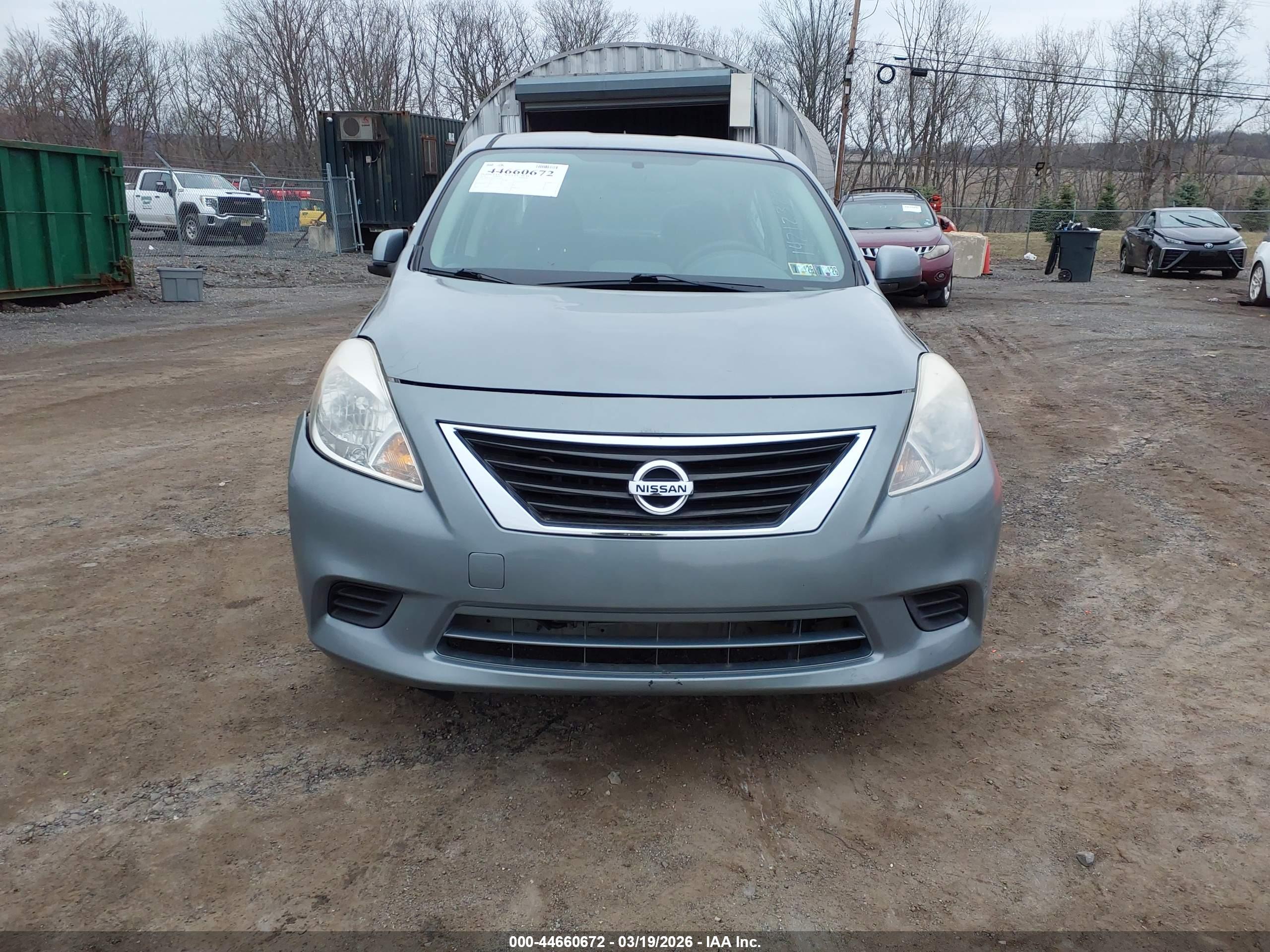 NISSAN VERSA image 6