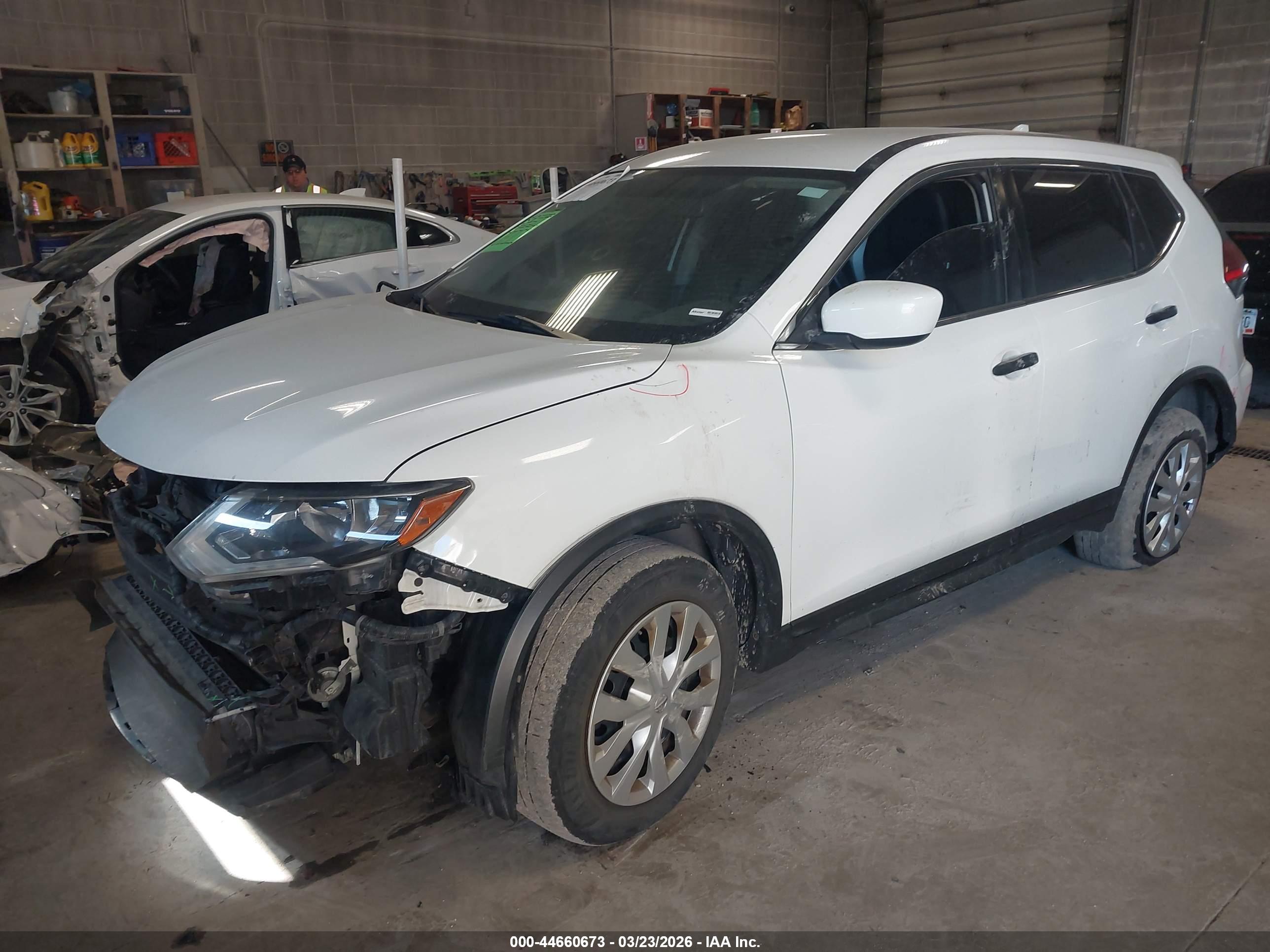 NISSAN ROGUE image 2