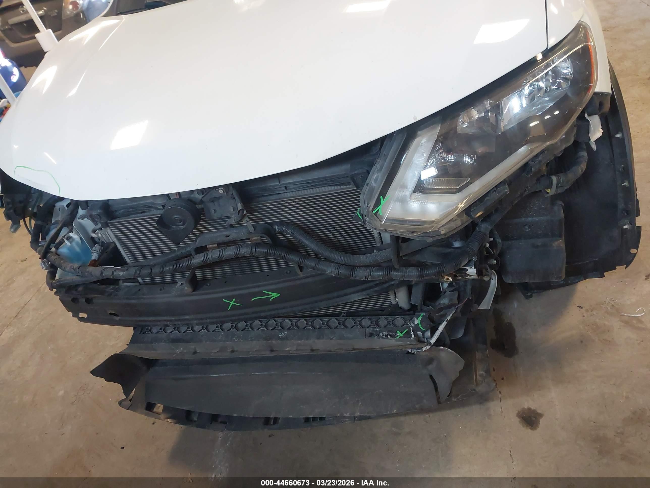 NISSAN ROGUE image 6