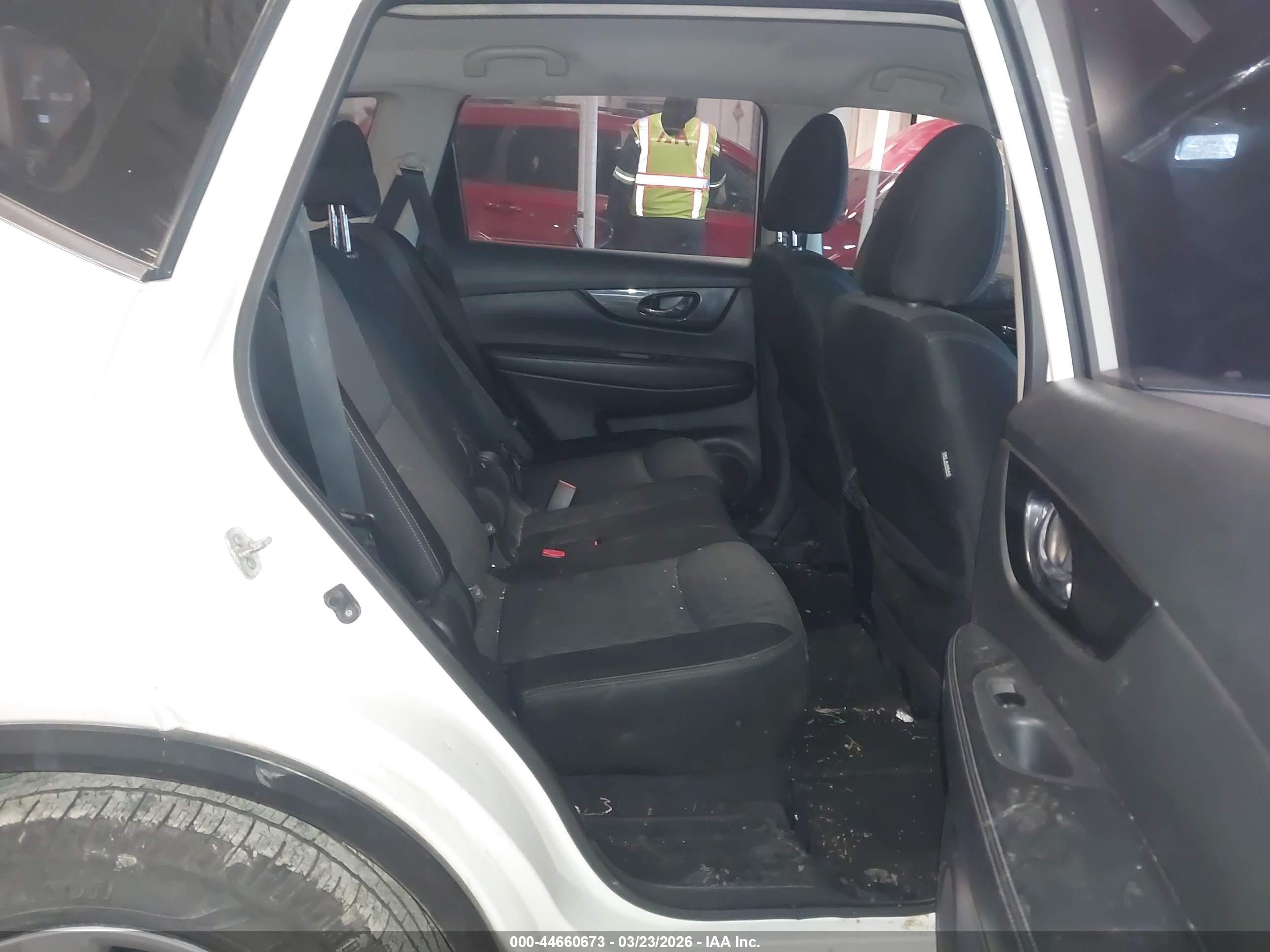 NISSAN ROGUE image 8
