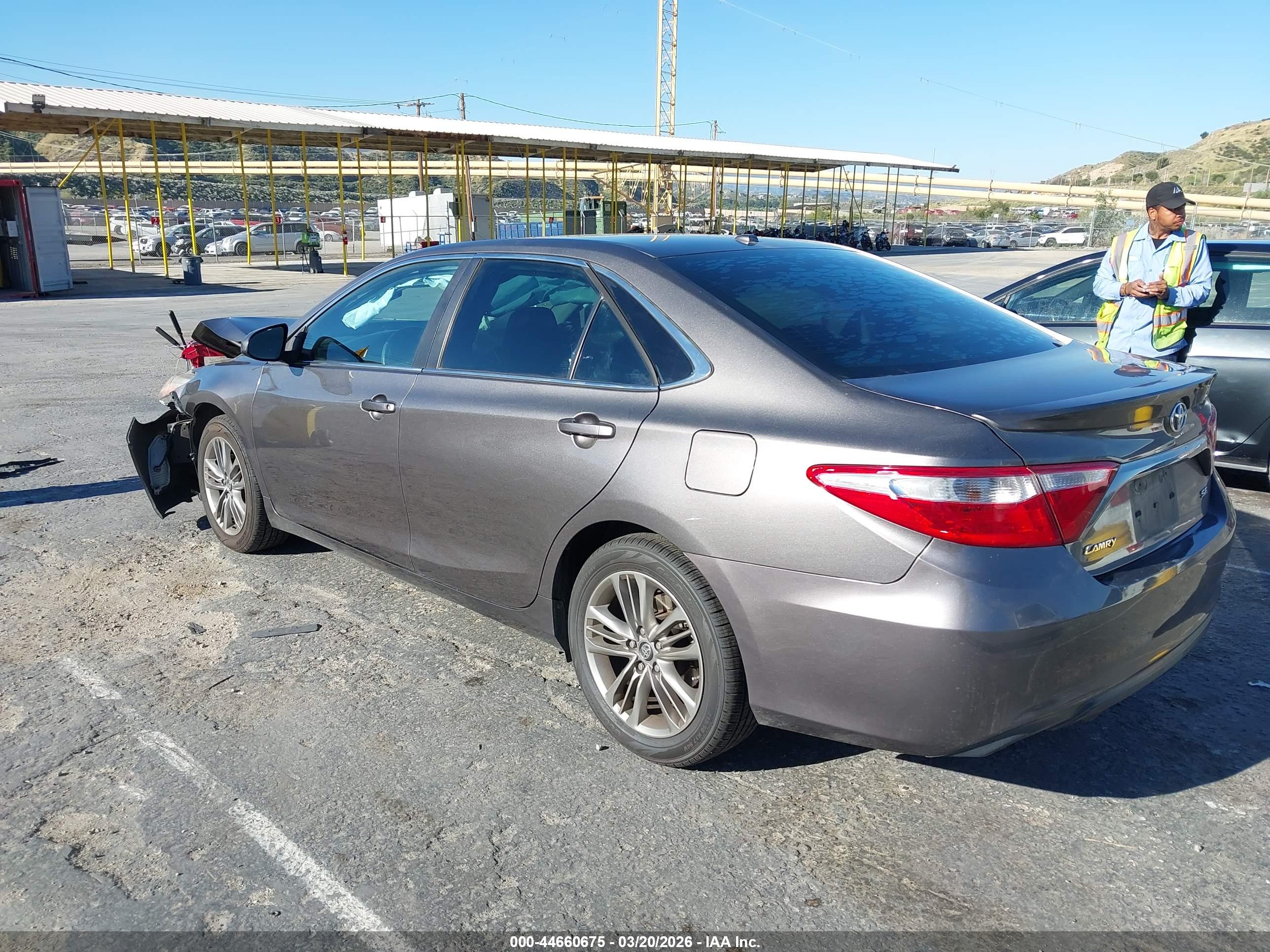 TOYOTA CAMRY image 3