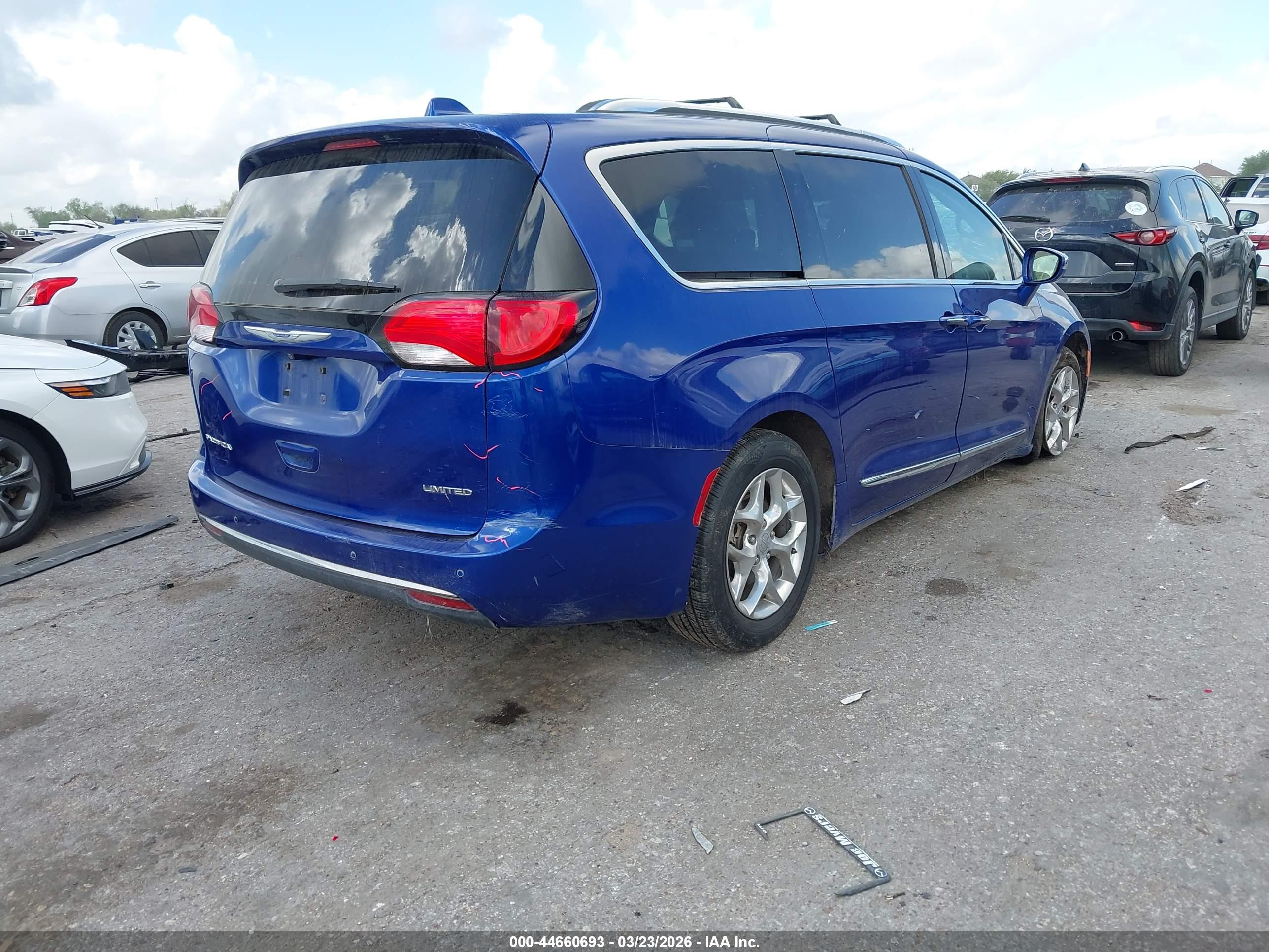 CHRYSLER PACIFICA image 4