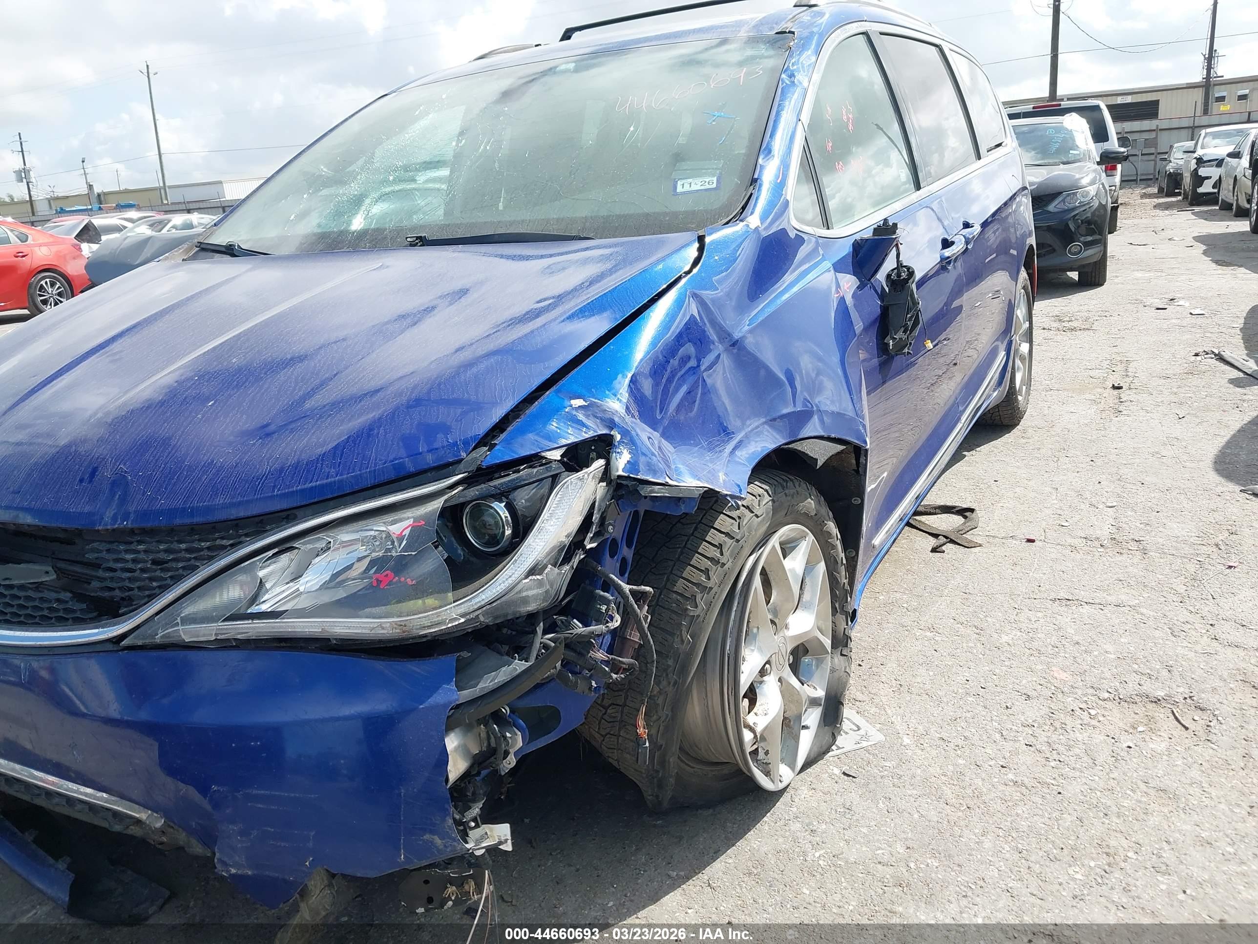 CHRYSLER PACIFICA image 6