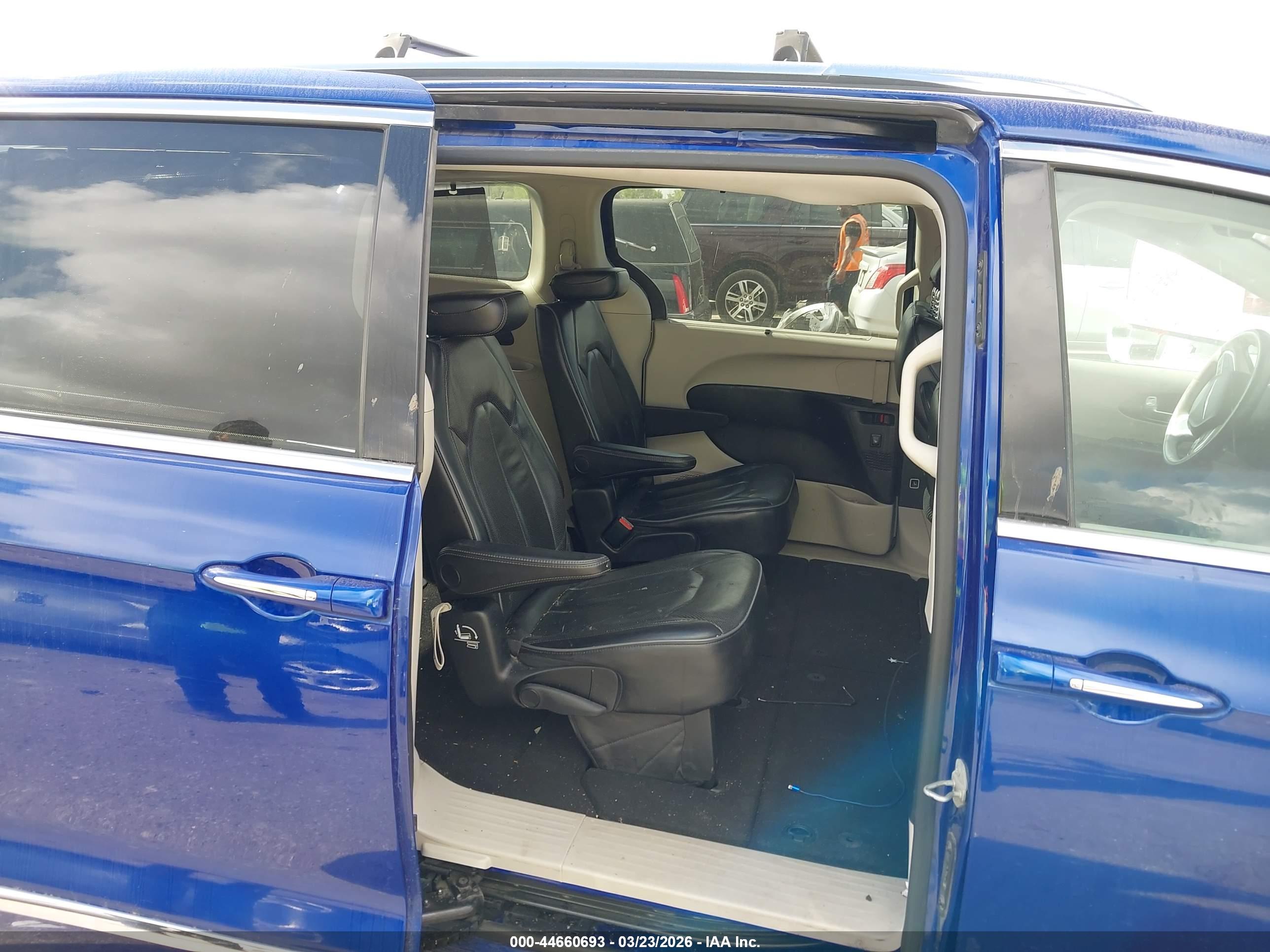 CHRYSLER PACIFICA image 8