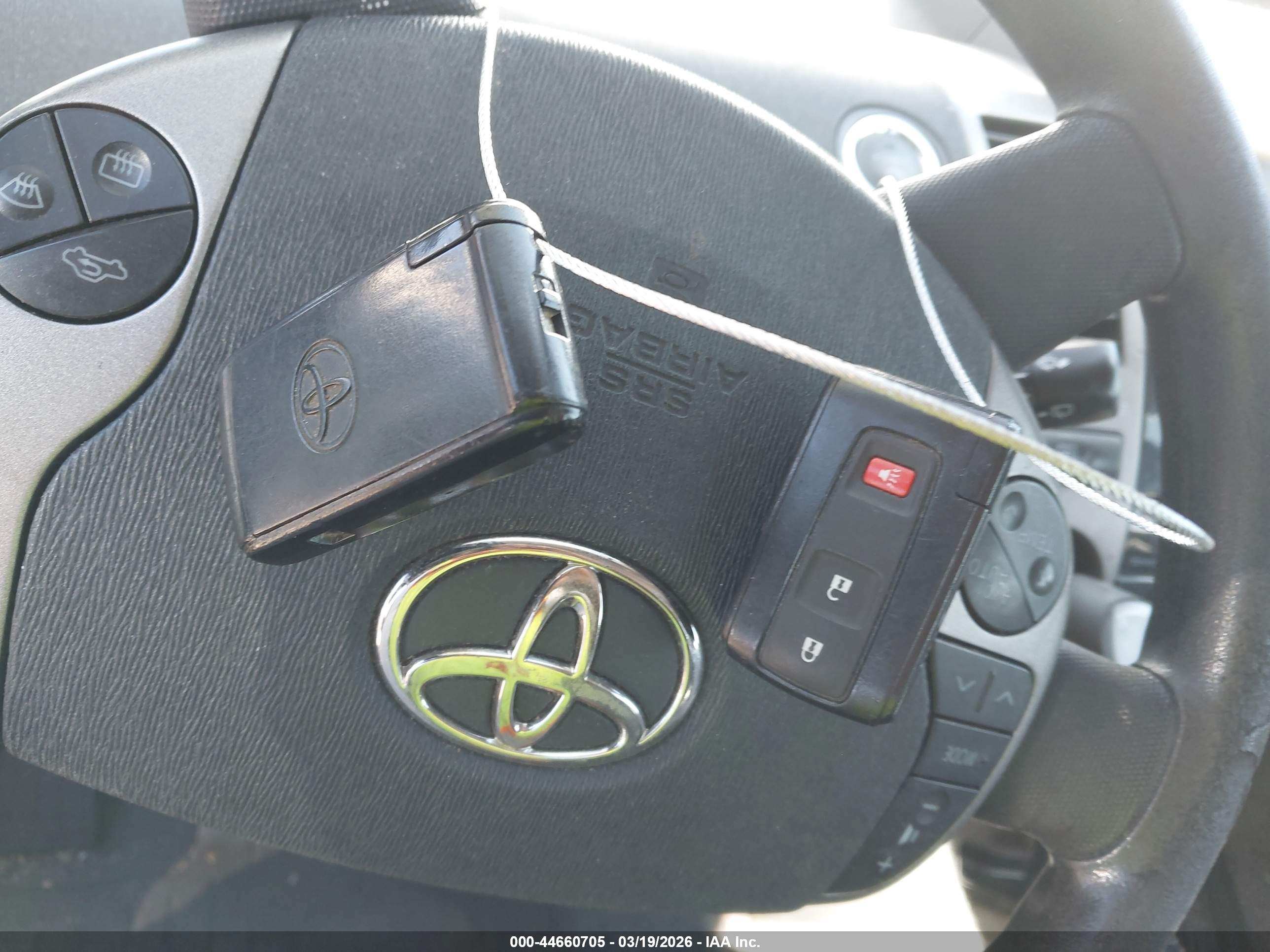 TOYOTA PRIUS image 11