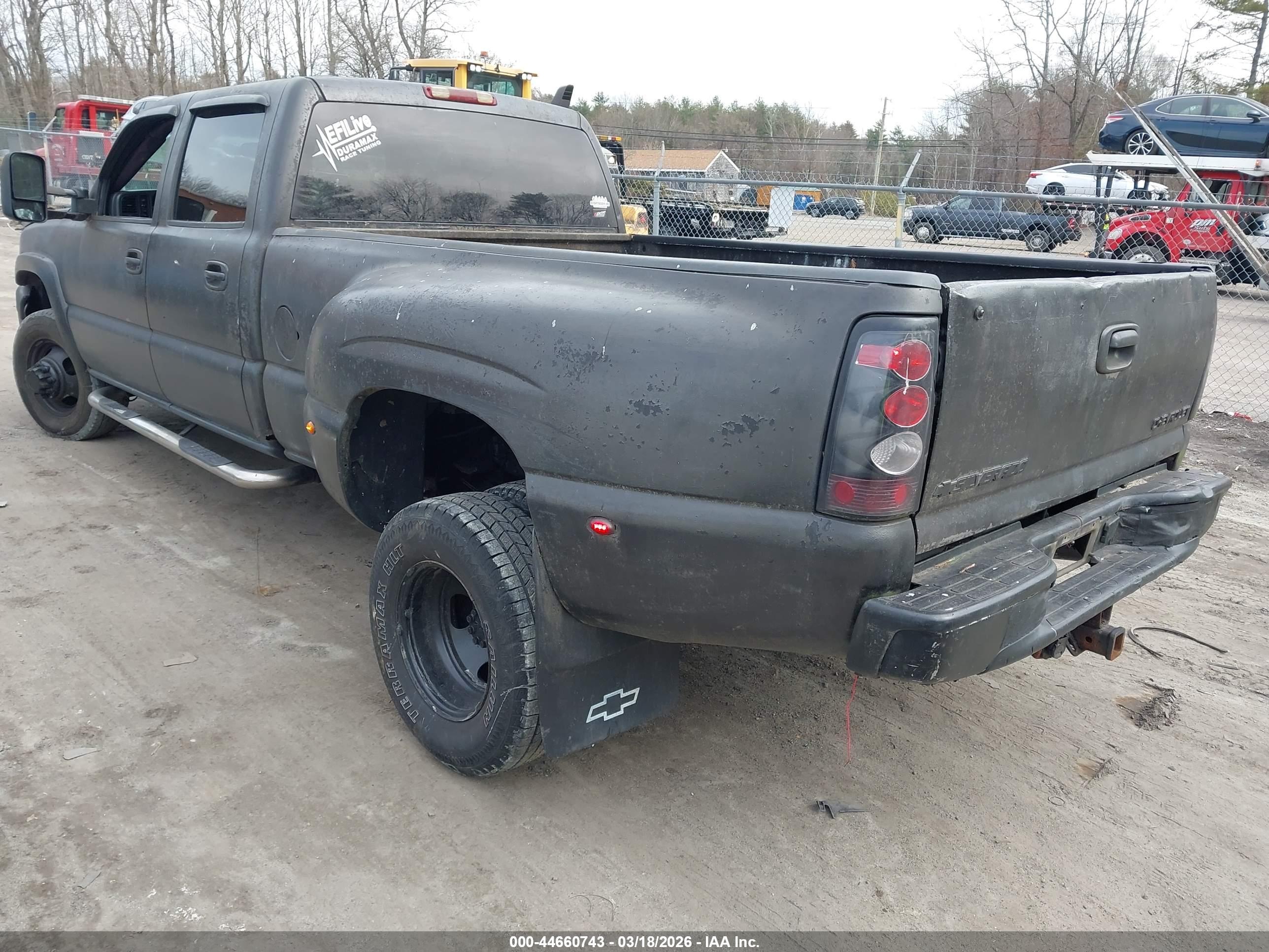 CHEVROLET SILVERADO image 3