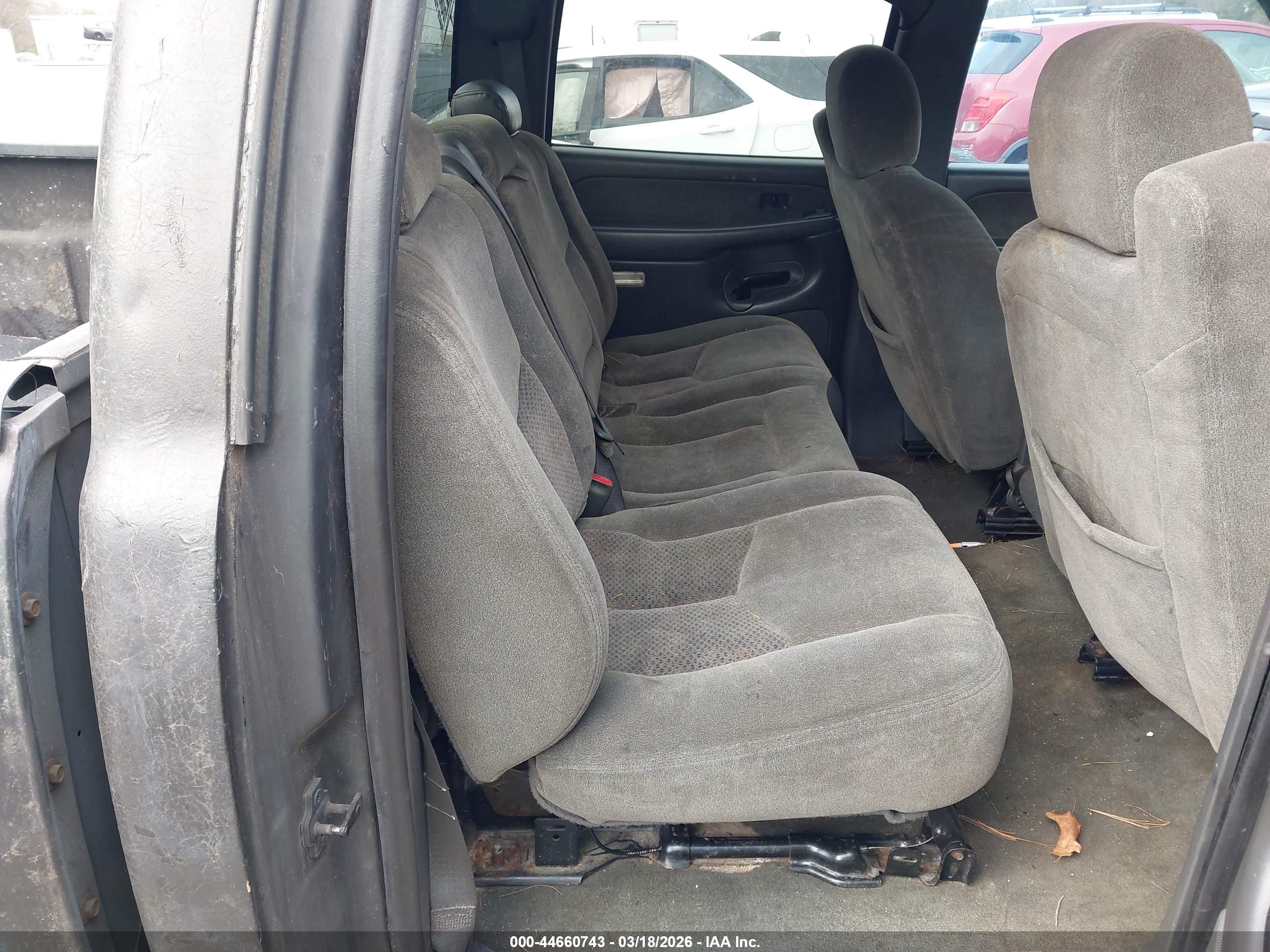 CHEVROLET SILVERADO image 8