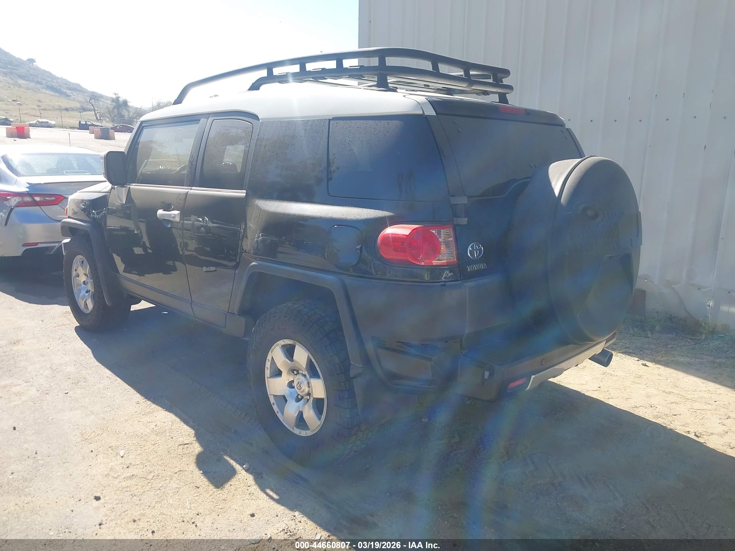 TOYOTA FJ image 3