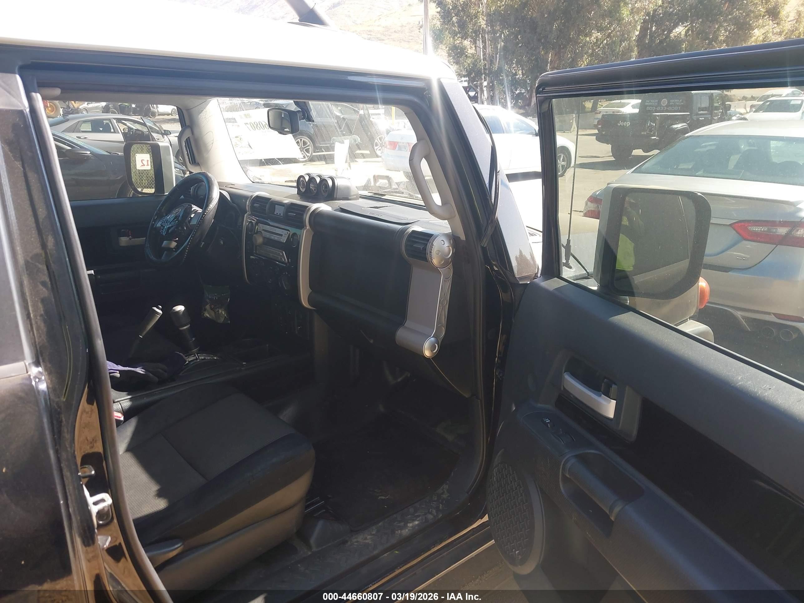 TOYOTA FJ image 5