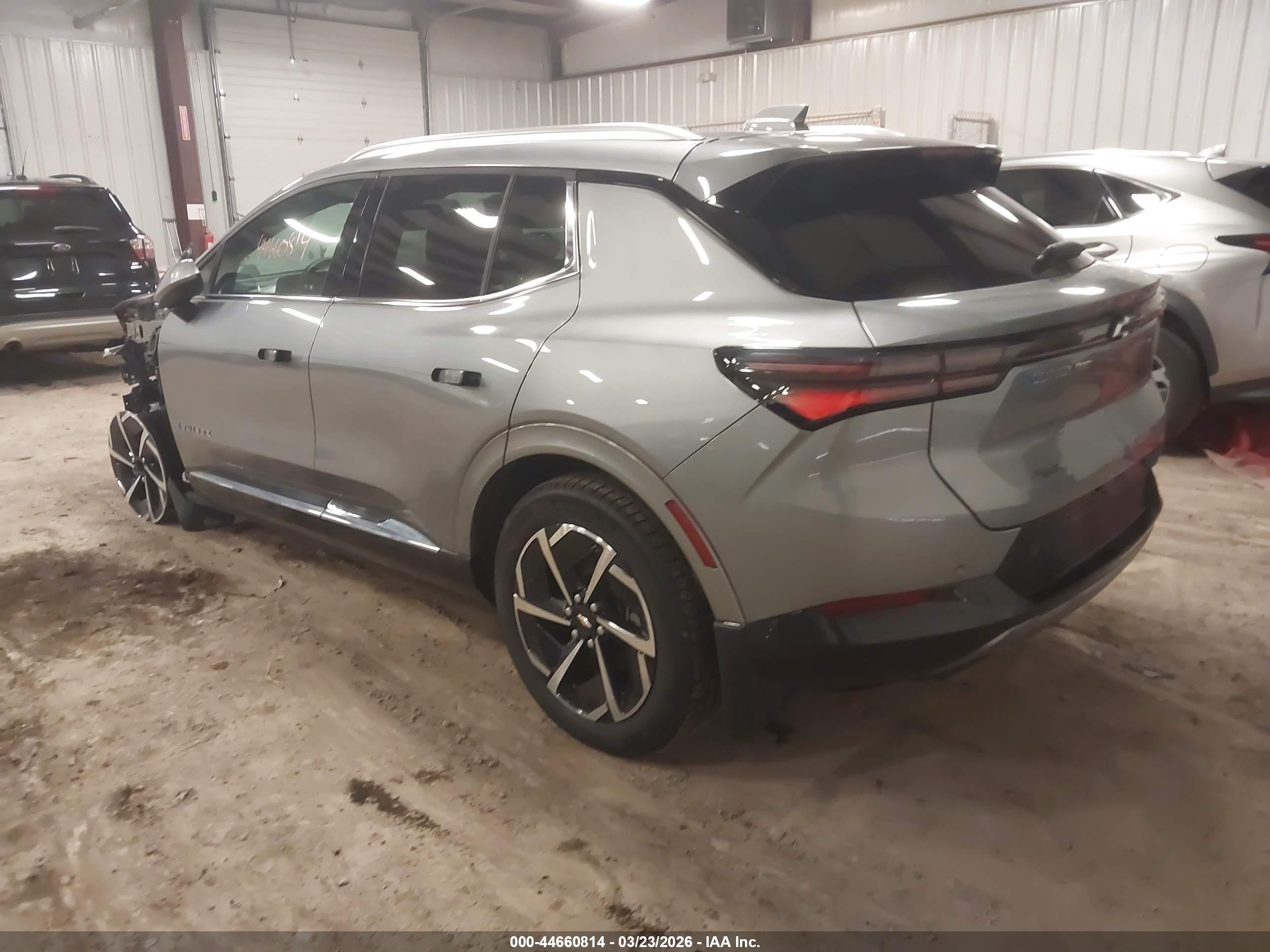 CHEVROLET EQUINOX image 3