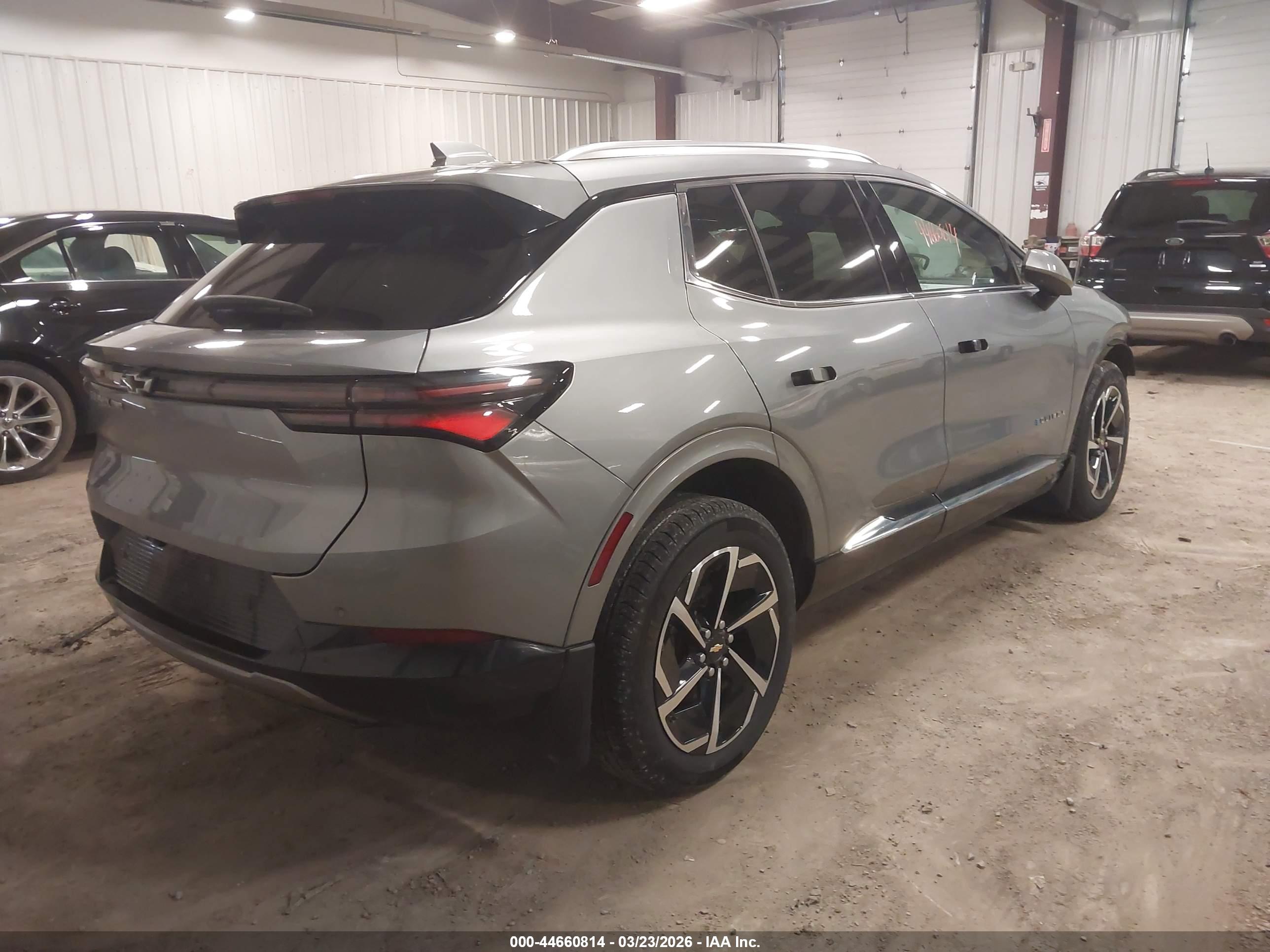 CHEVROLET EQUINOX image 4