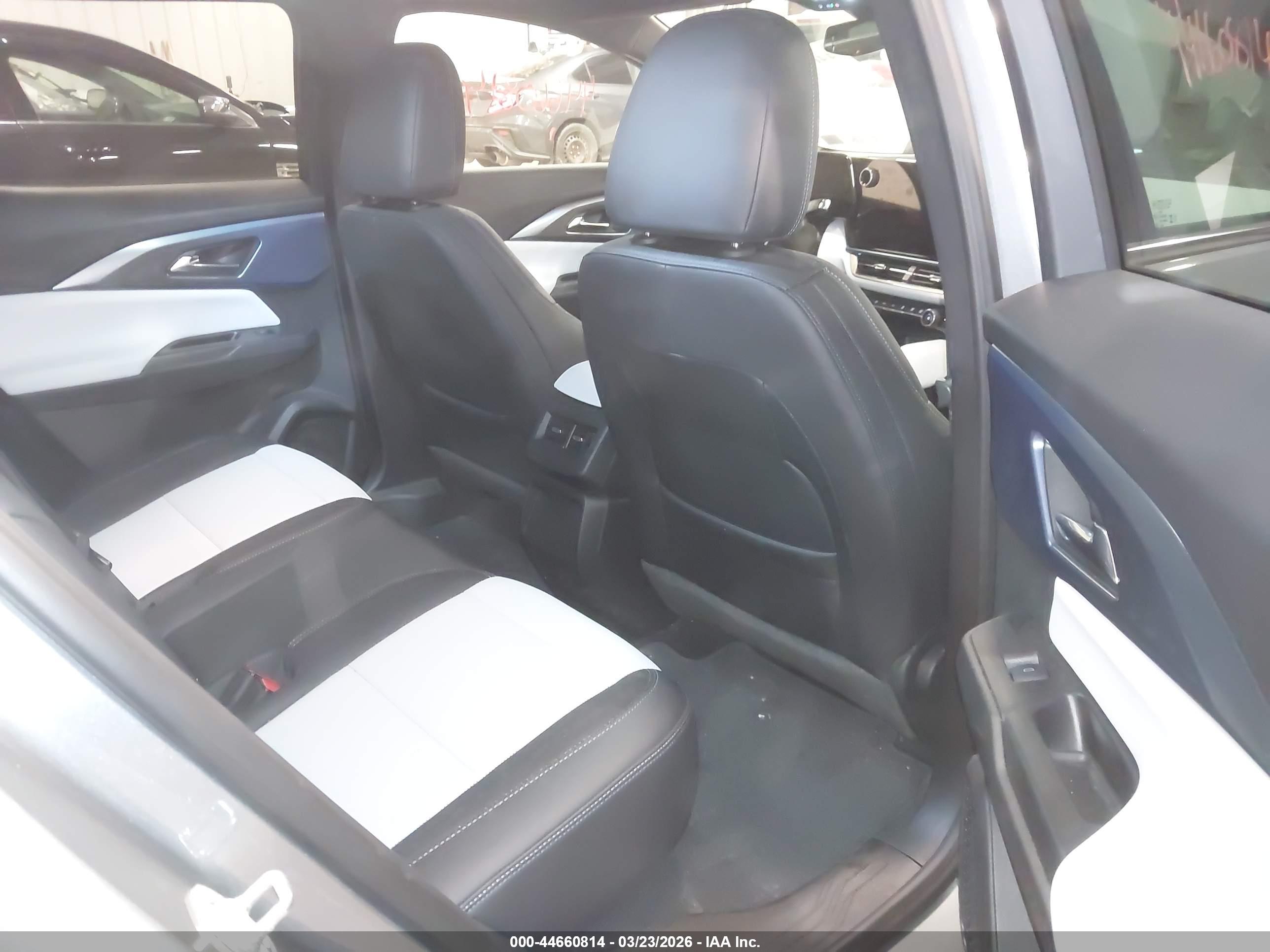 CHEVROLET EQUINOX image 8