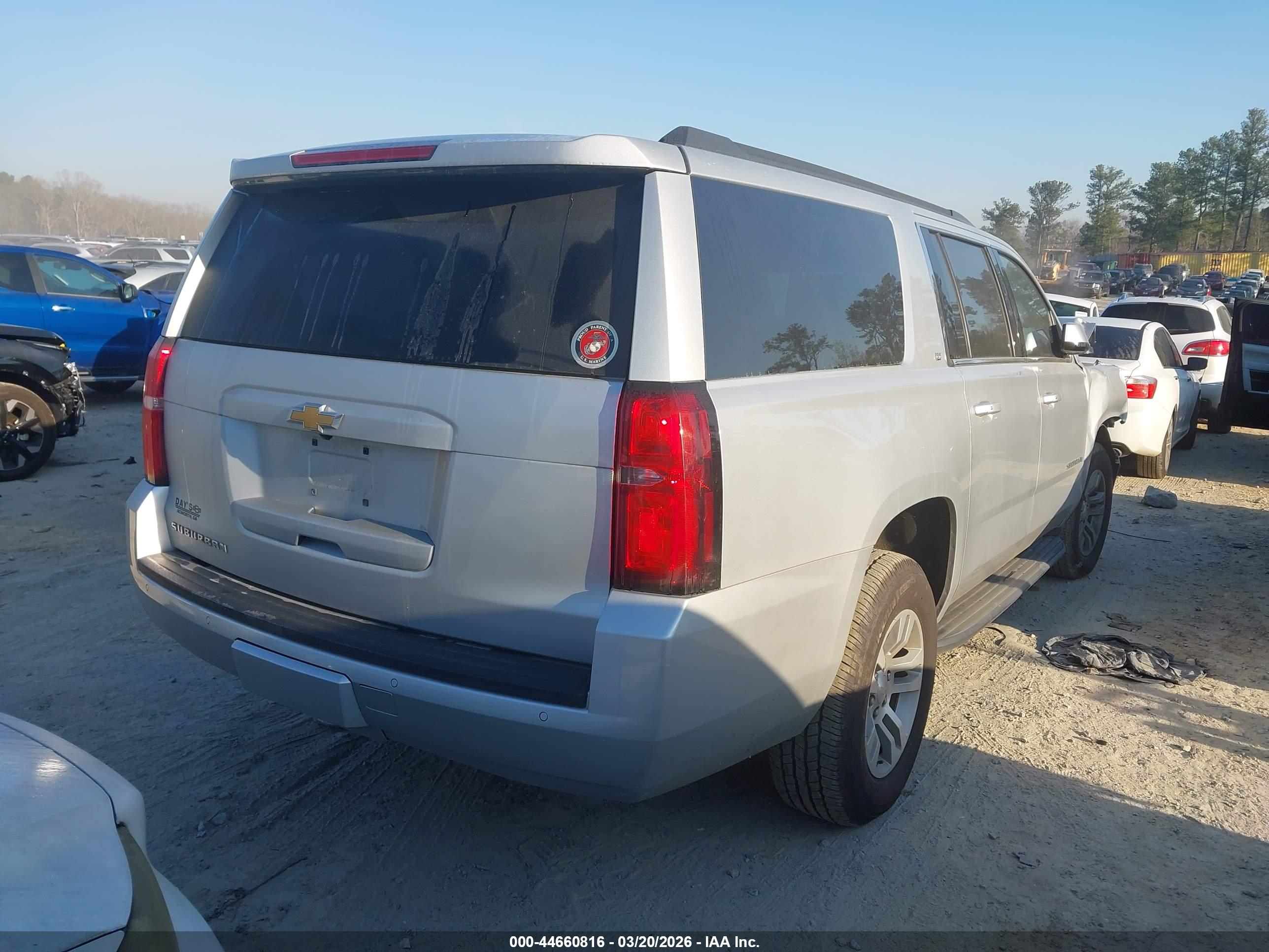 CHEVROLET SUBURBAN image 4