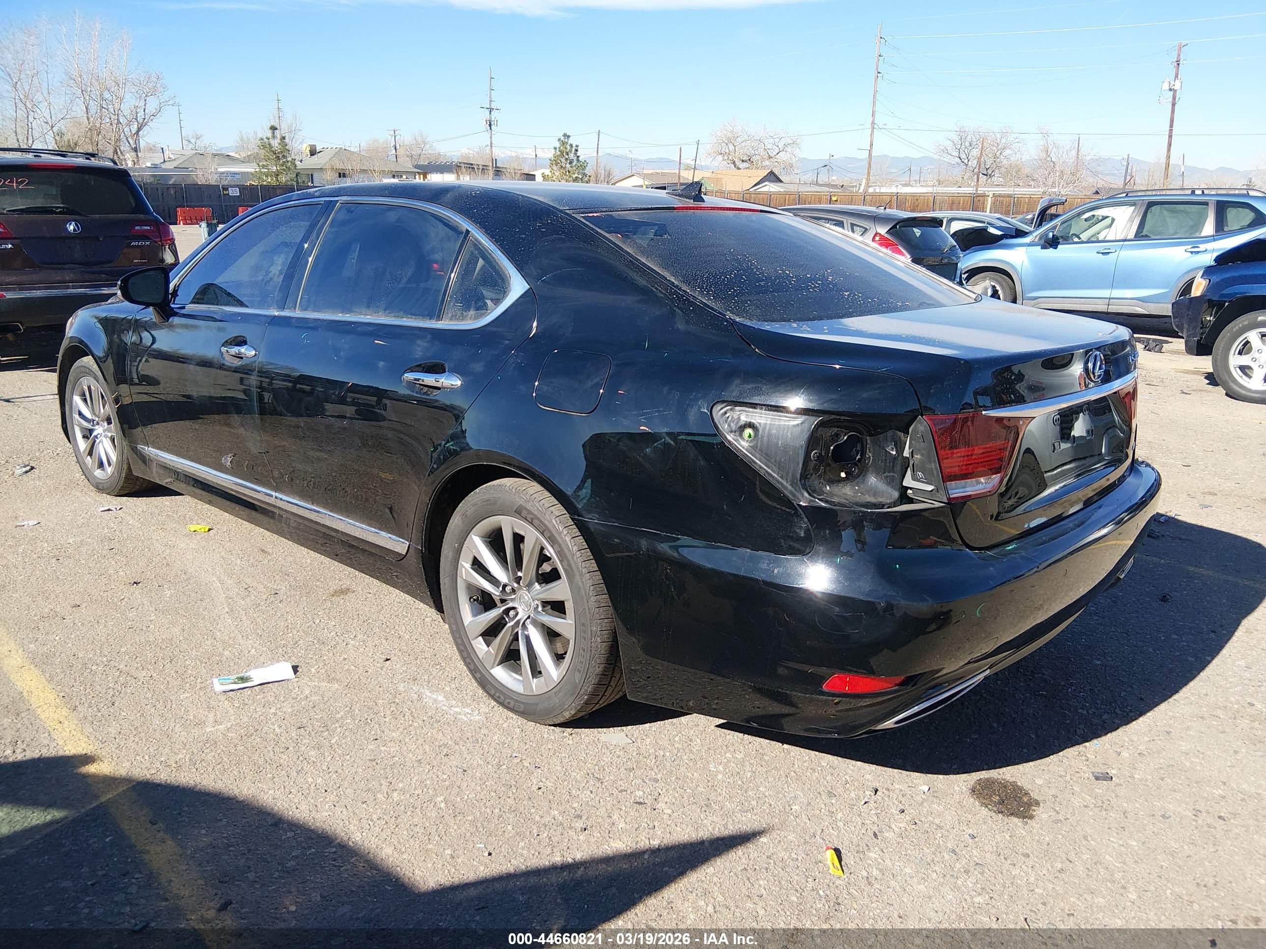LEXUS LS image 3