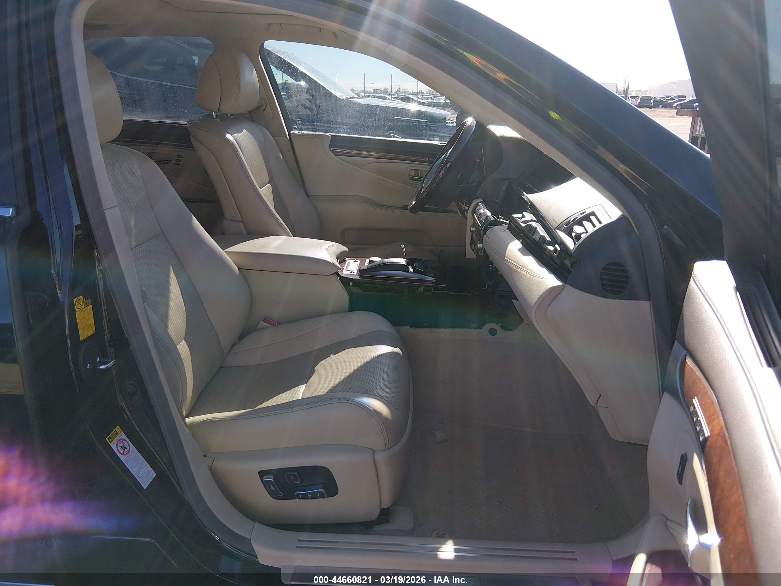 LEXUS LS image 5