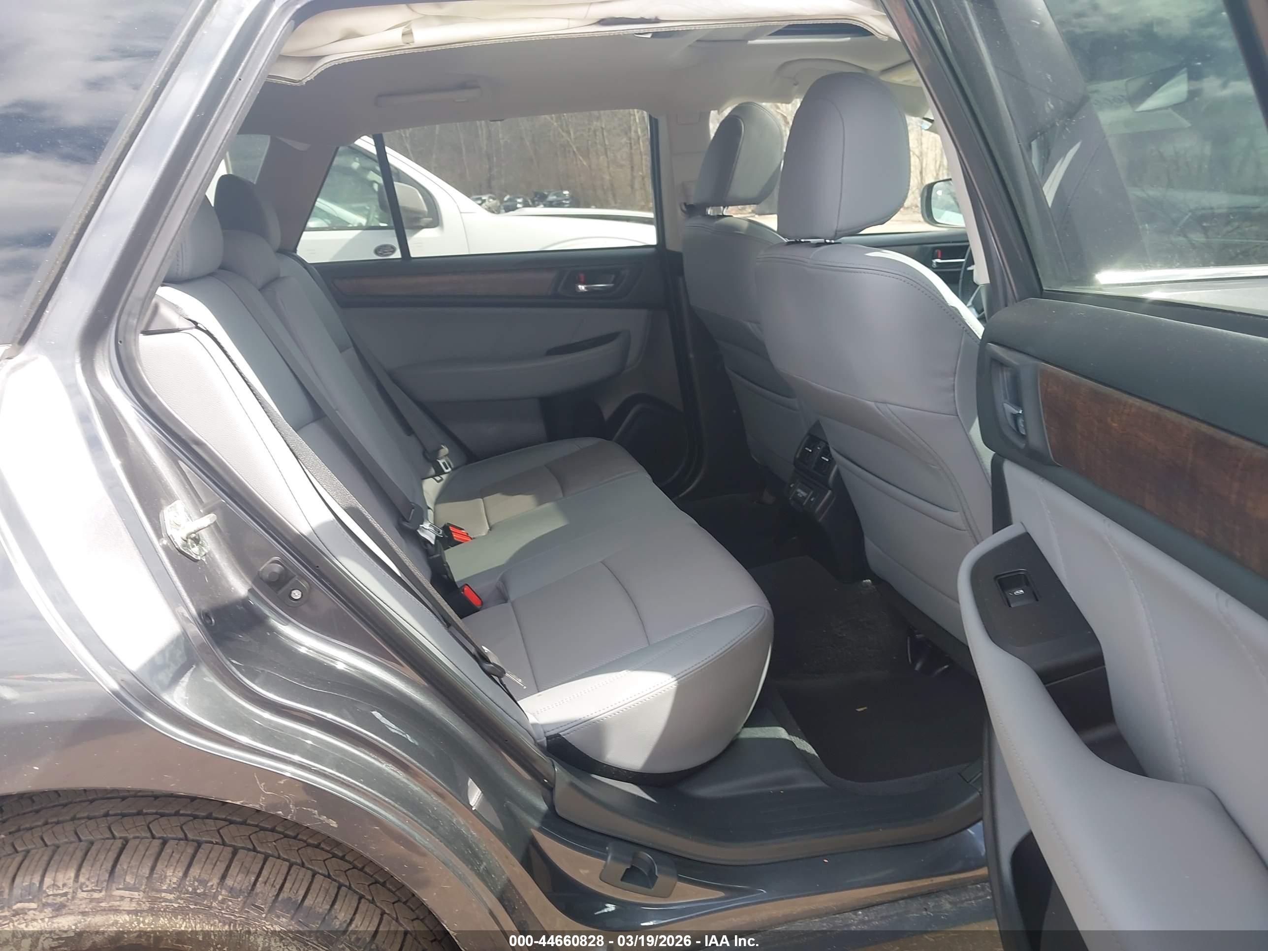 SUBARU OUTBACK image 8