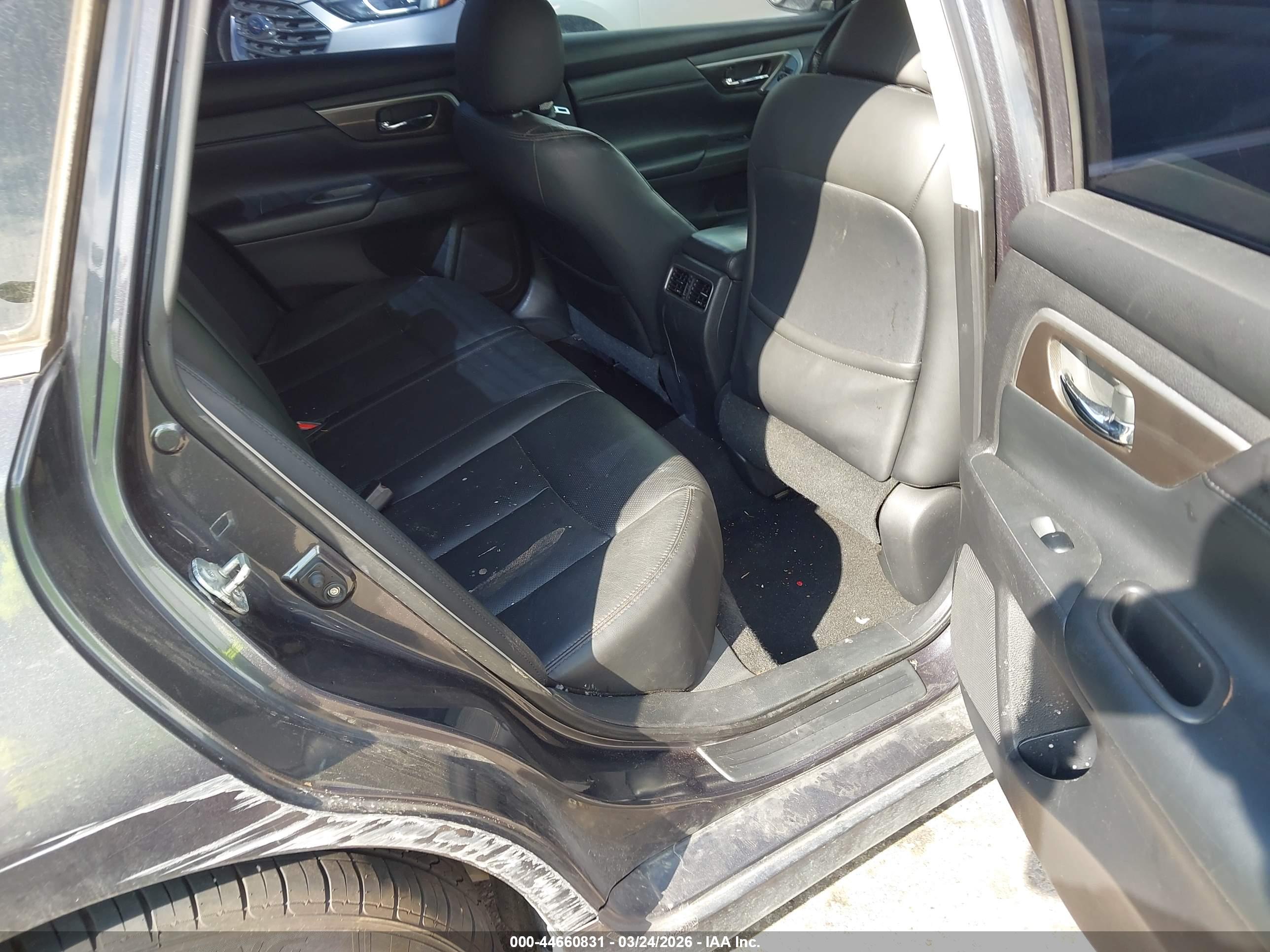 NISSAN ALTIMA image 8